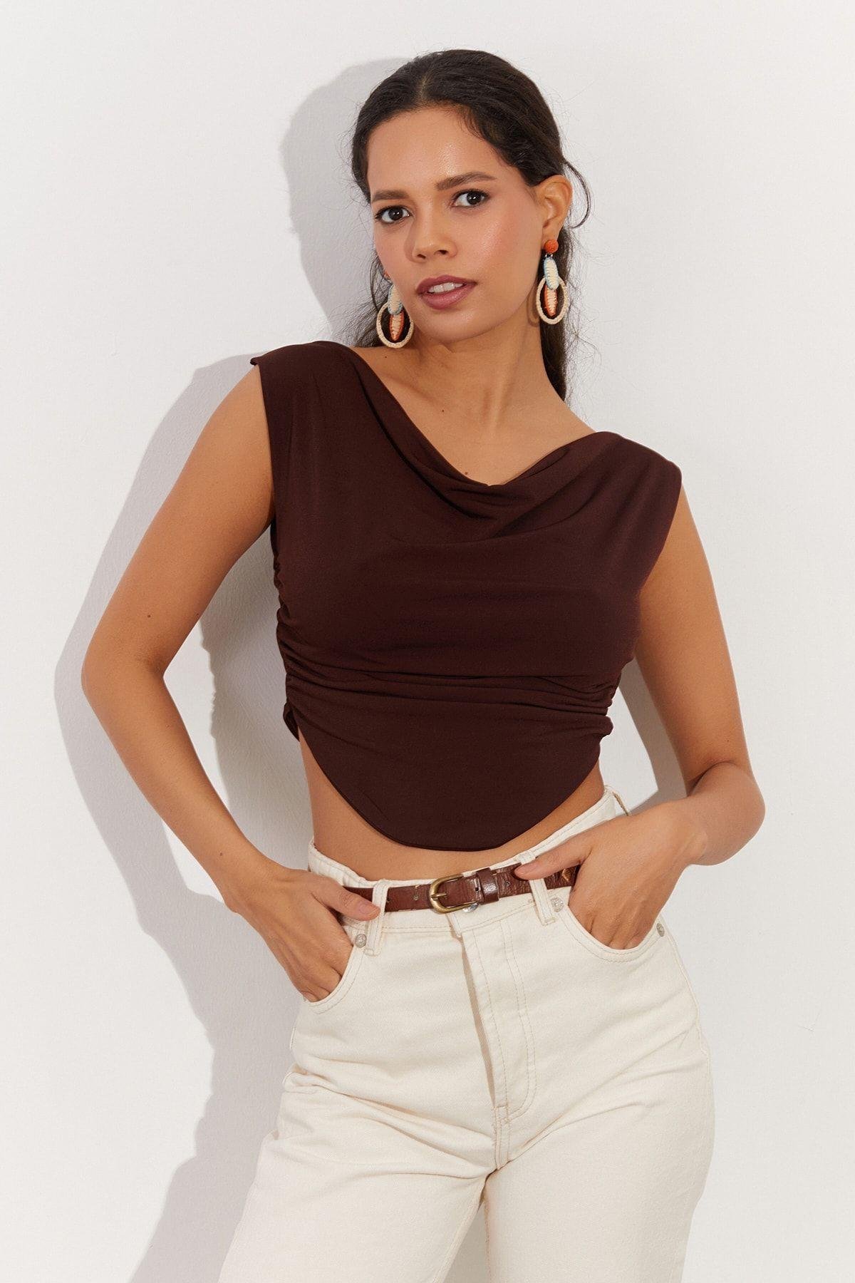 Kadın Kahverengi Degaje Yaka Yanları Büzgülü Crop Bluz B2494