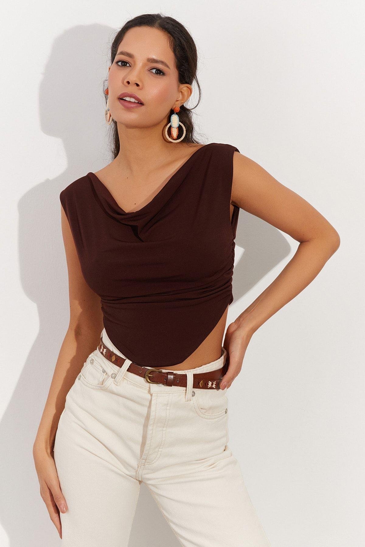 Kadın Kahverengi Degaje Yaka Yanları Büzgülü Crop Bluz B2494