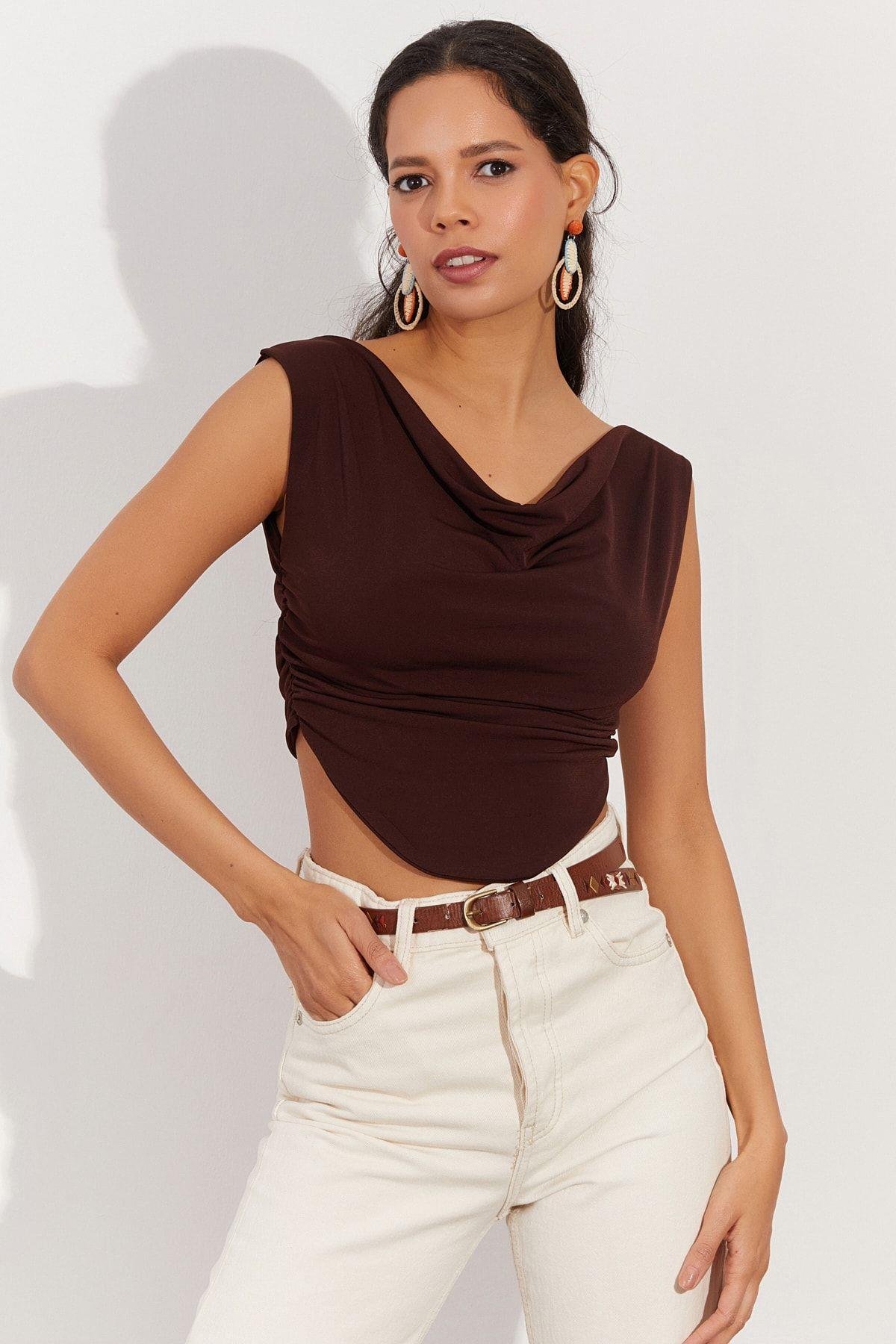Kadın Kahverengi Degaje Yaka Yanları Büzgülü Crop Bluz B2494