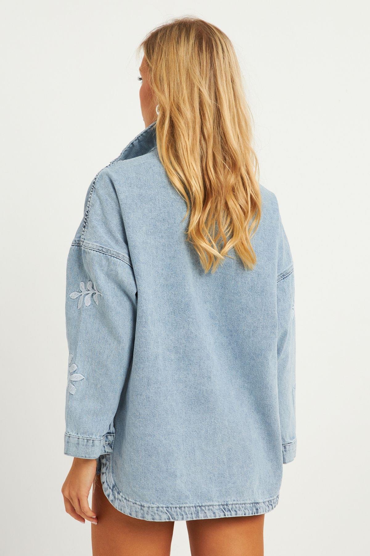 Kadın Mavi Nakışlı Denim Ceket İS248