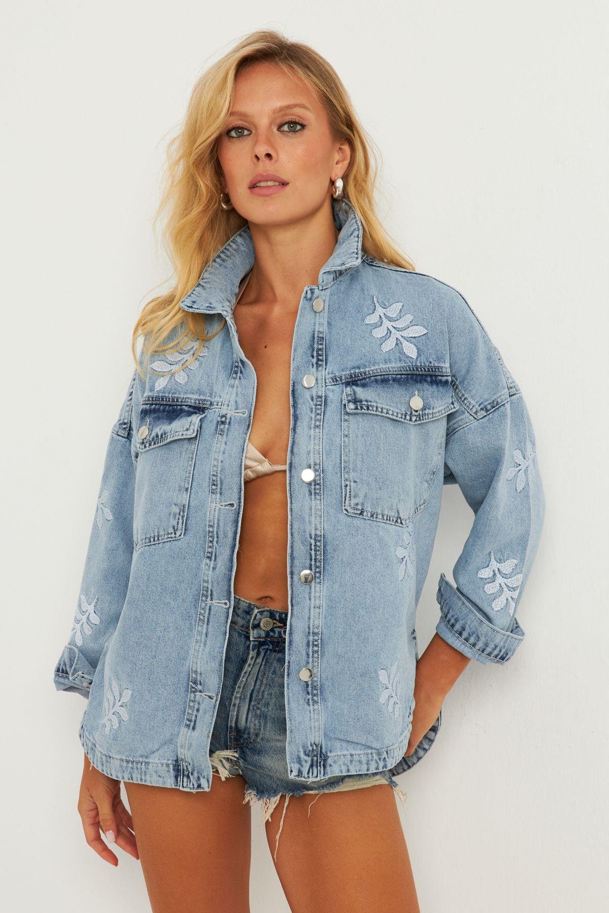 Kadın Mavi Nakışlı Denim Ceket İS248