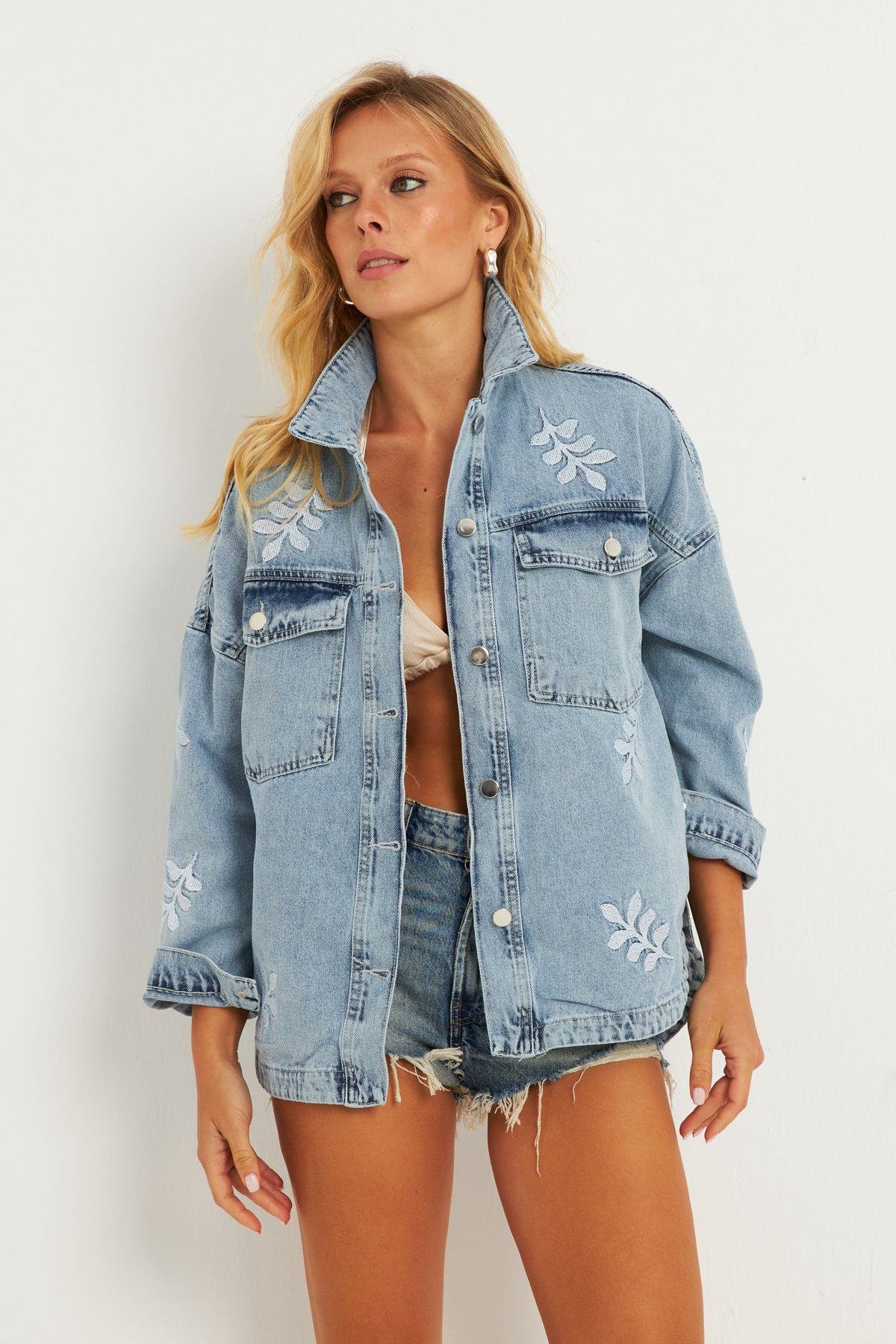Kadın Mavi Nakışlı Denim Ceket İS248