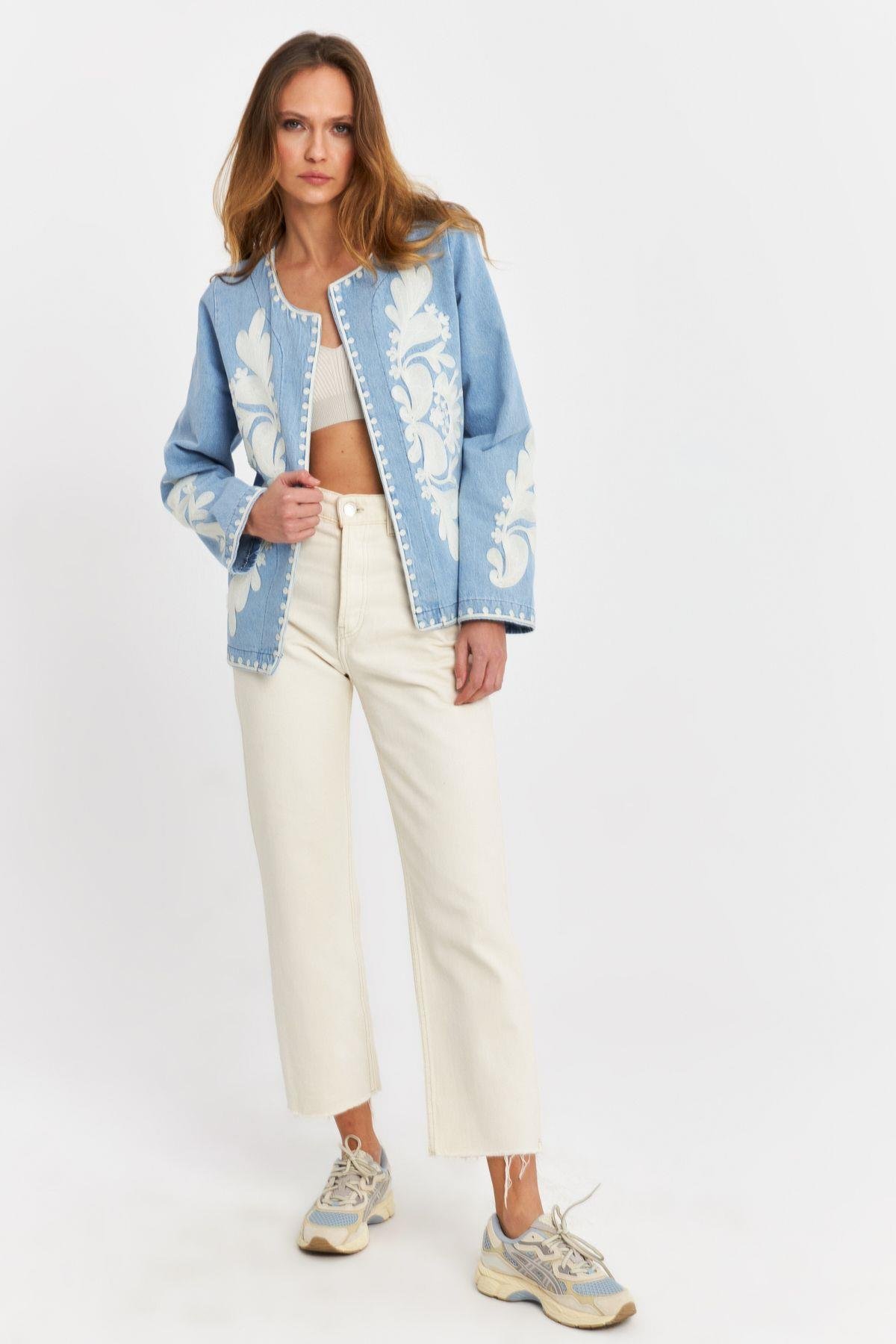 Kadın Mavi Nakışlı Mevsimlik Denim Premium Ceket QS5583