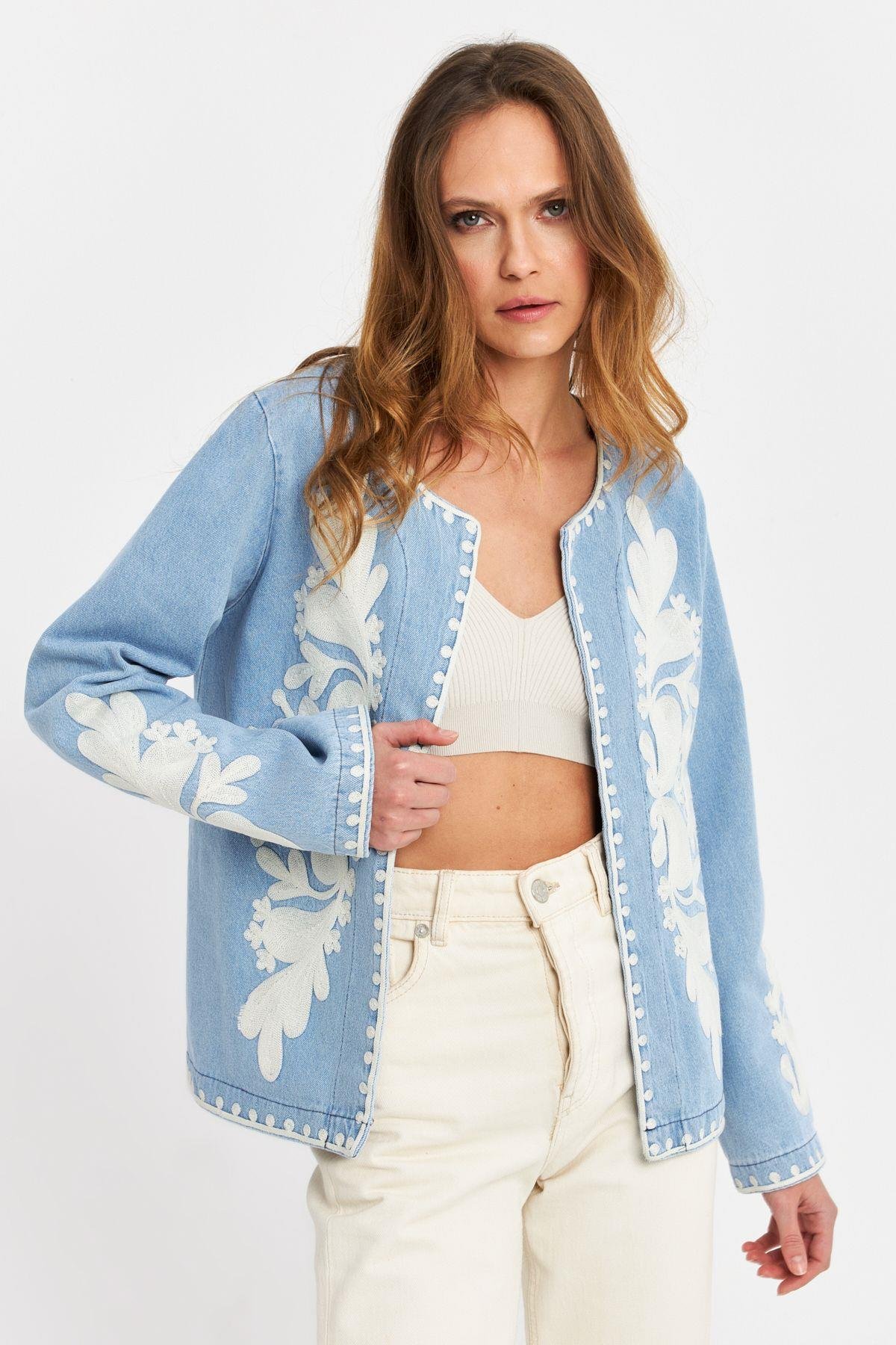 Kadın Mavi Nakışlı Mevsimlik Denim Premium Ceket QS5583