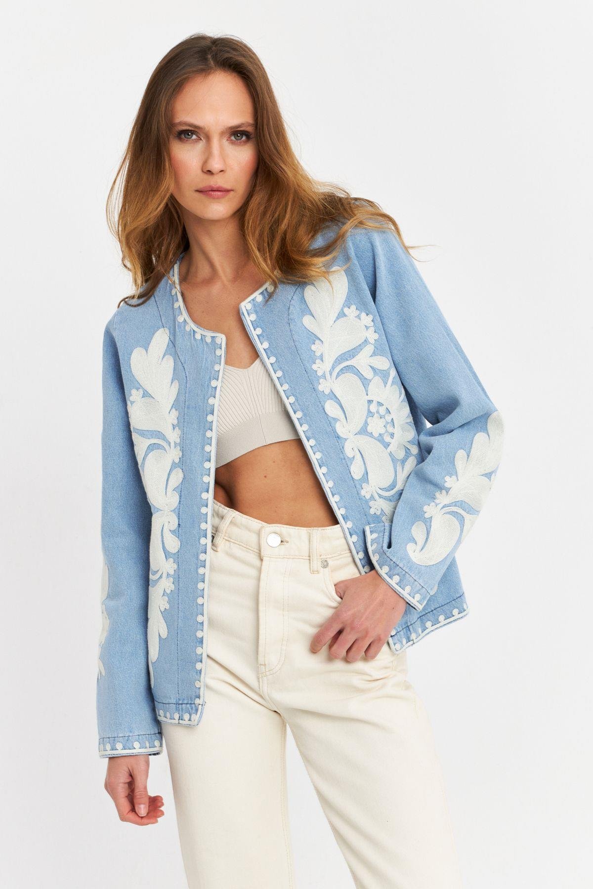 Kadın Mavi Nakışlı Mevsimlik Denim Premium Ceket QS5583