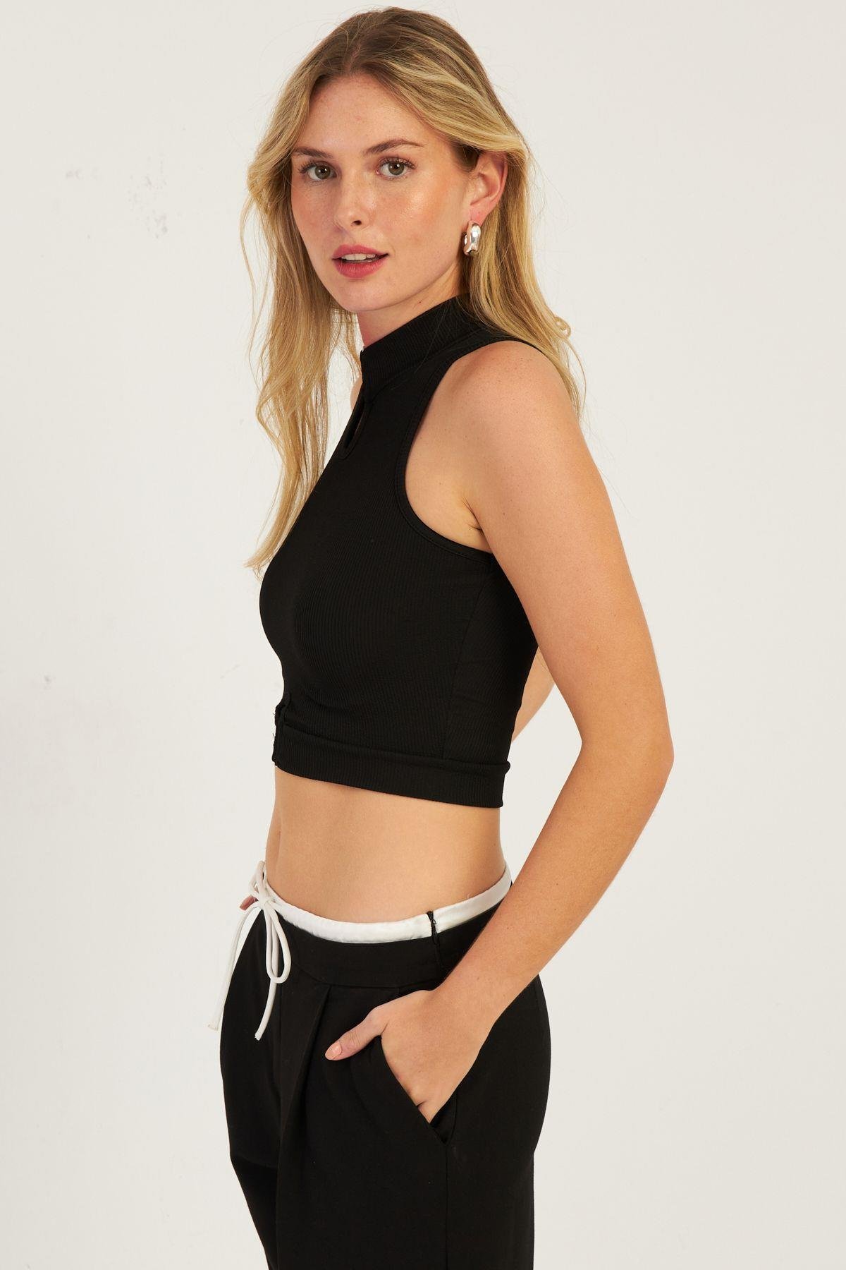 Kadın Siyah Aksesuarlı Crop Bluz CG340