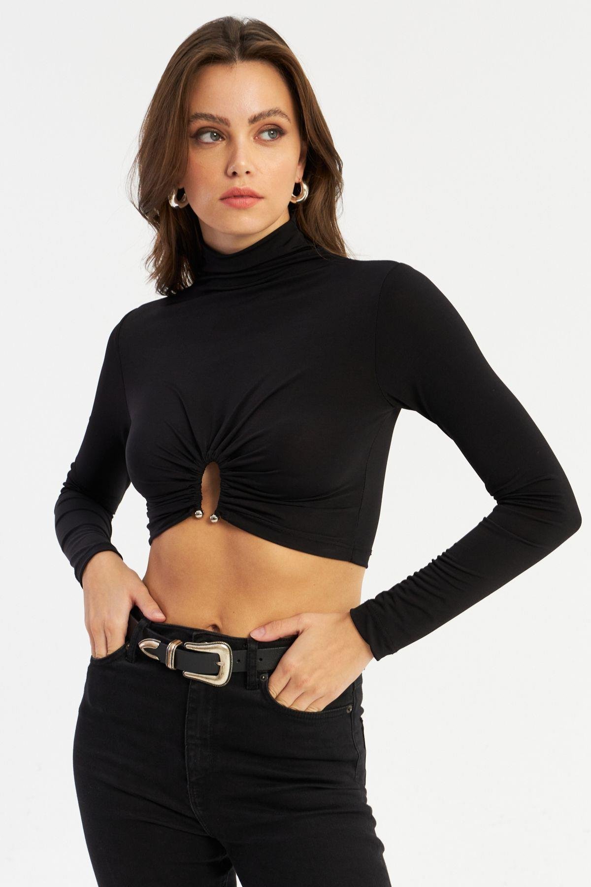 Kadın Siyah Aksesuarlı Crop Bluz EY2944