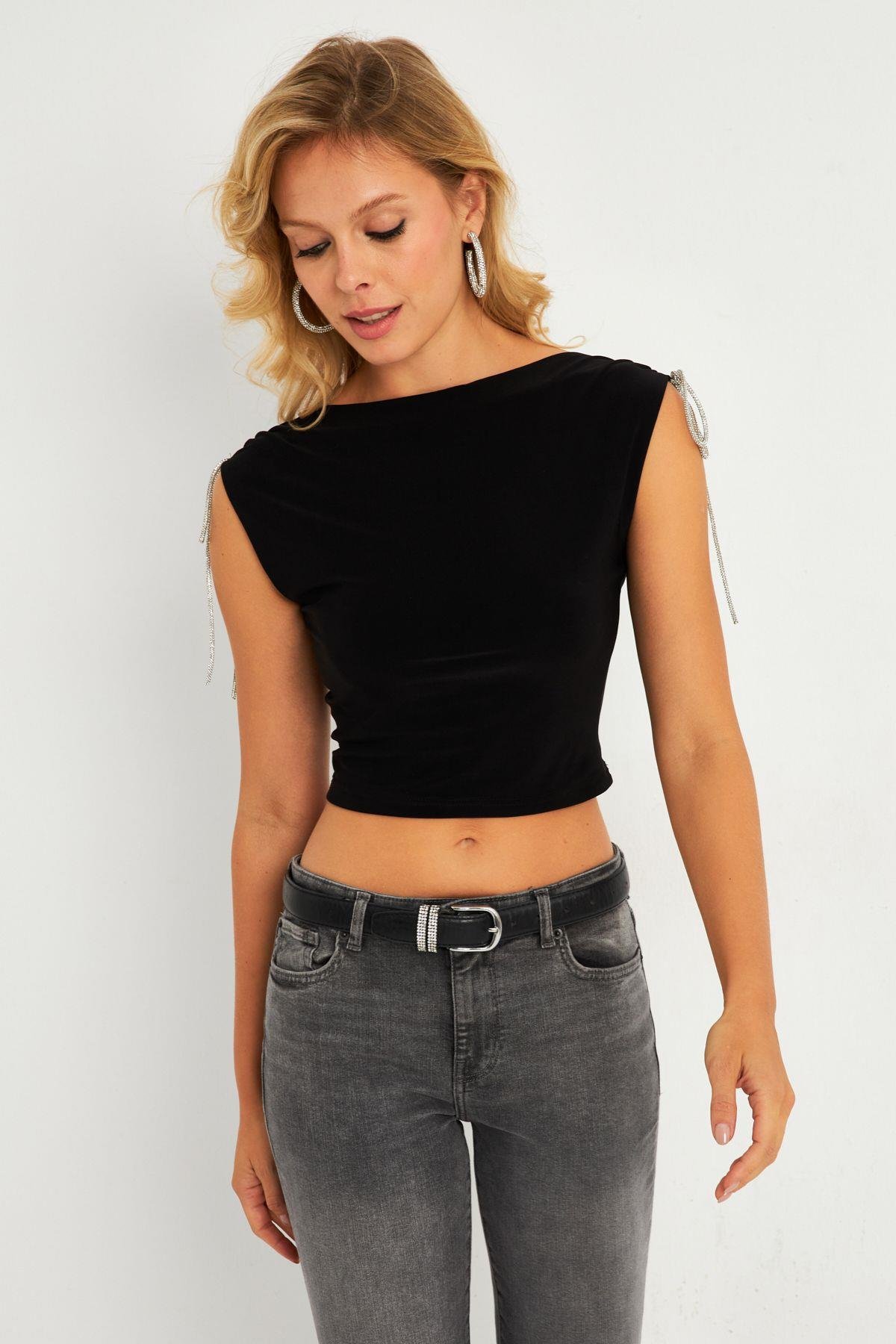 Kadın Siyah Aksesuarlı Crop Bluz GÇ186