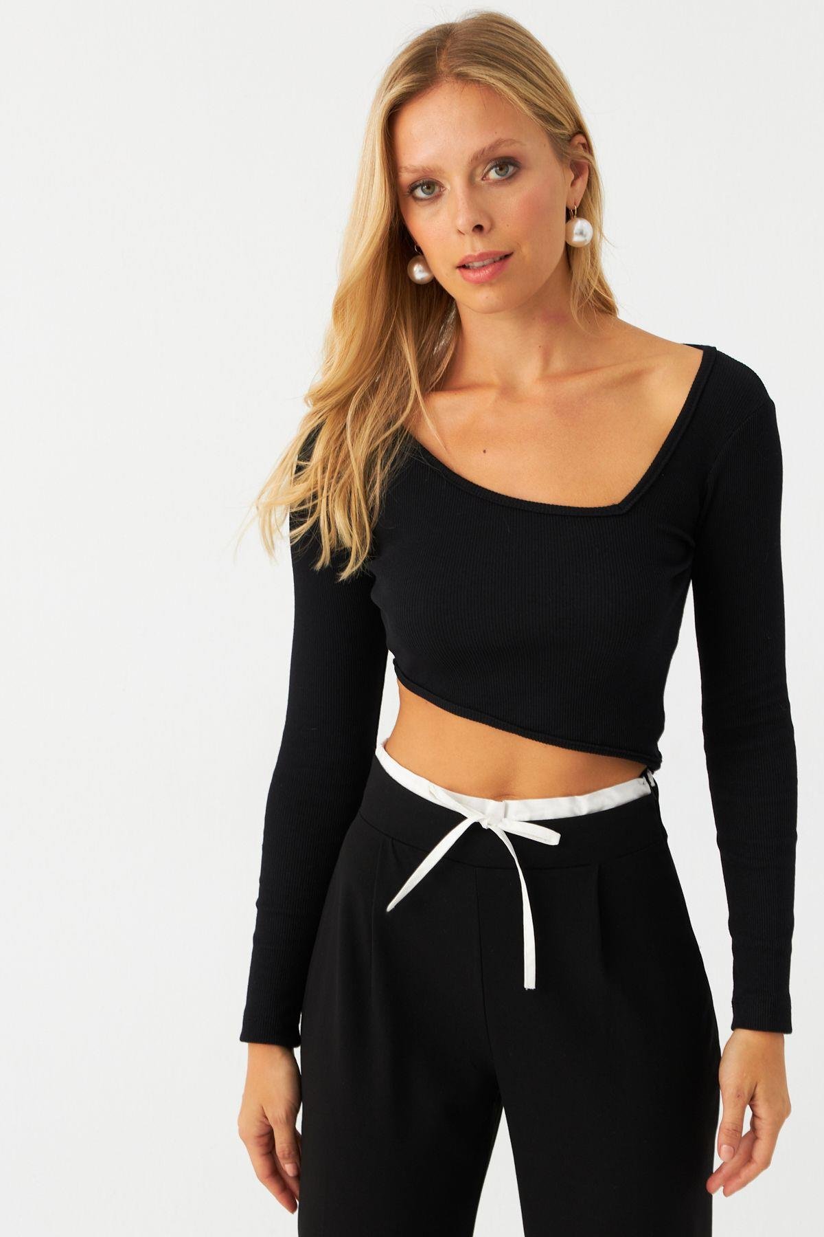 Kadın Siyah Asimetrik Crop Bluz EY2997