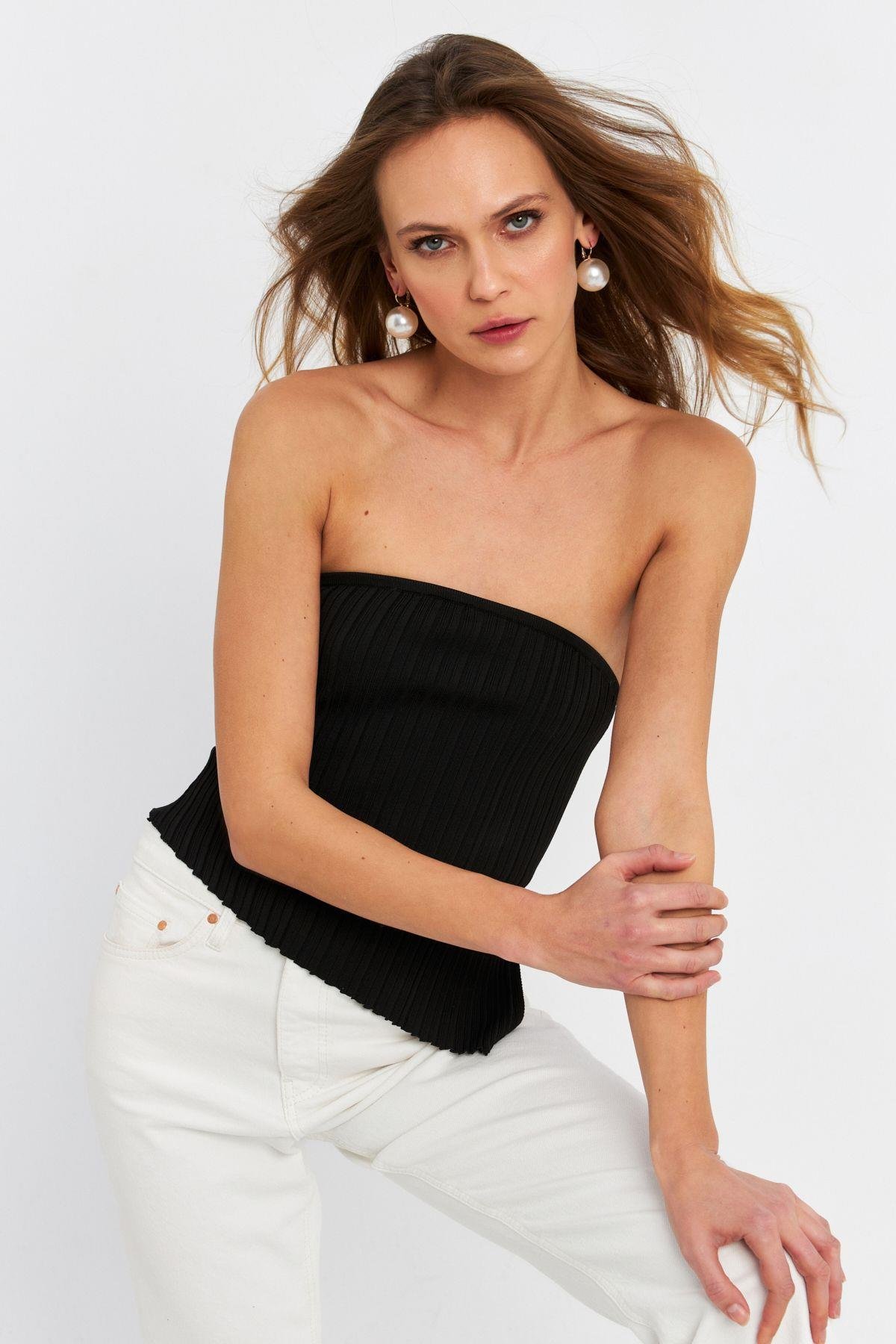 Kadın Siyah Asimetrik Crop Bluz ZH029-90