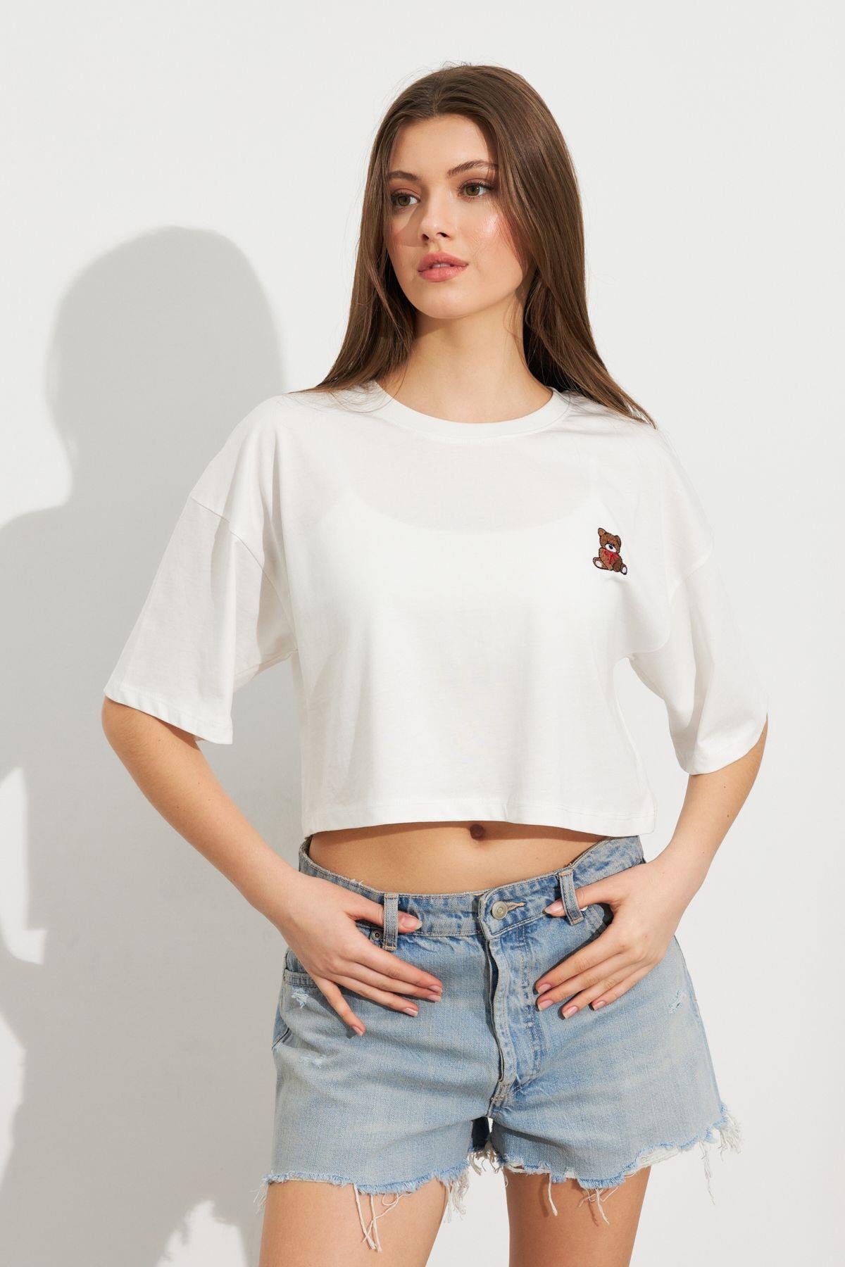 Kadın Siyah Ayıcık Nakışlı Crop T-Shirt ATS8700