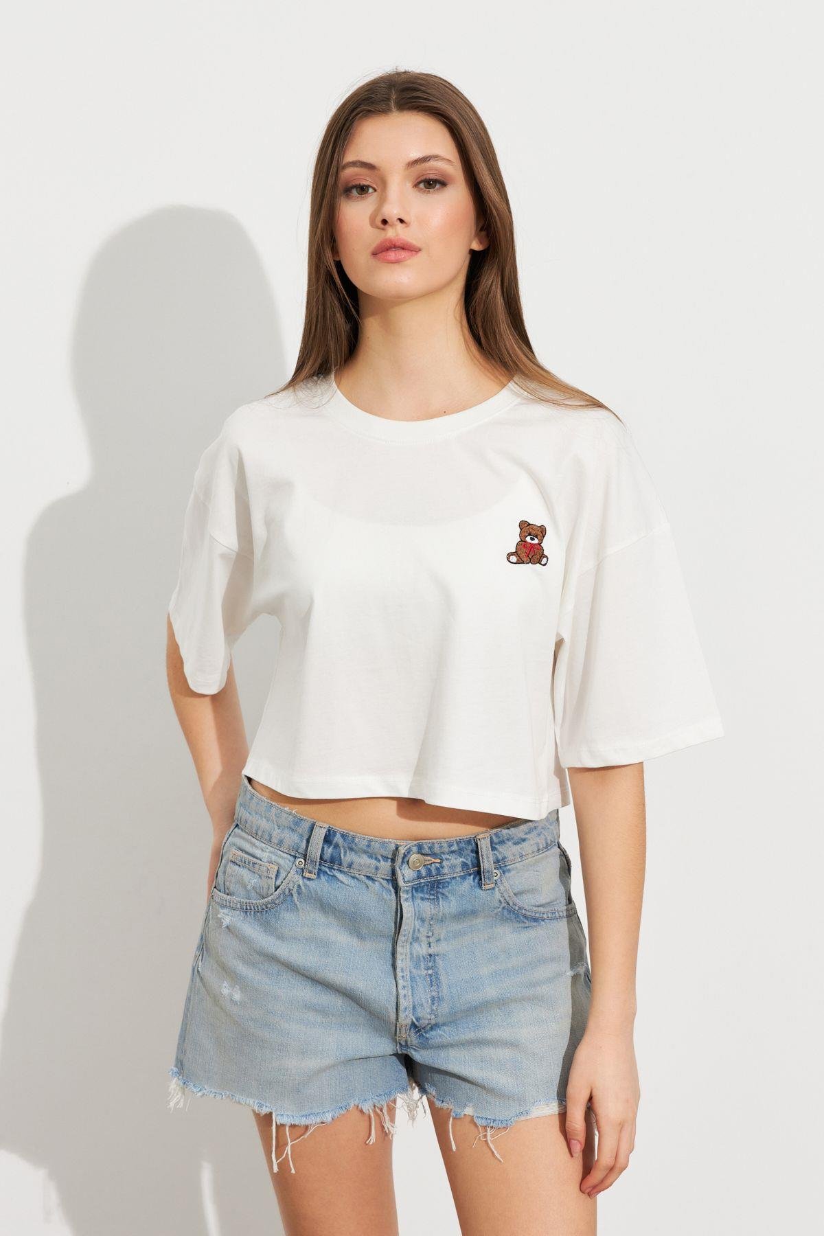 Kadın Siyah Ayıcık Nakışlı Crop T-Shirt ATS8700