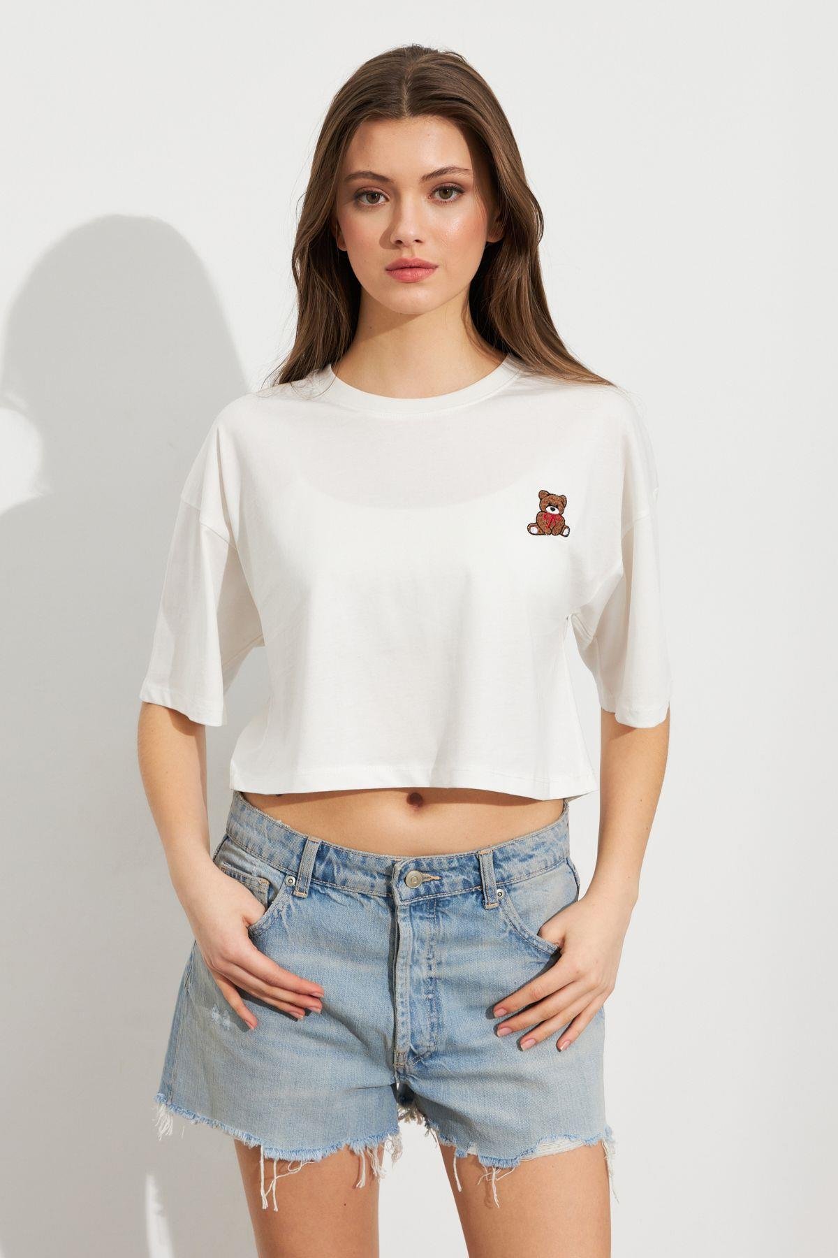 Kadın Siyah Ayıcık Nakışlı Crop T-Shirt ATS8700