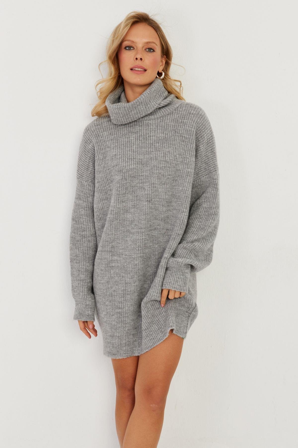 Kadın Siyah Balıkçı Yaka Triko Tunik KZ2504