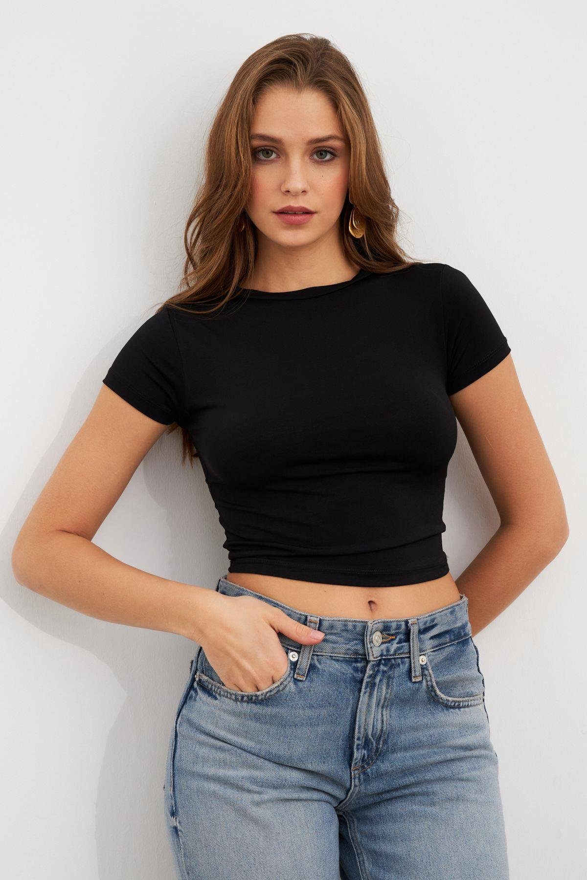 Kadın Siyah Basic Kısa Kollu Bluz UG2444