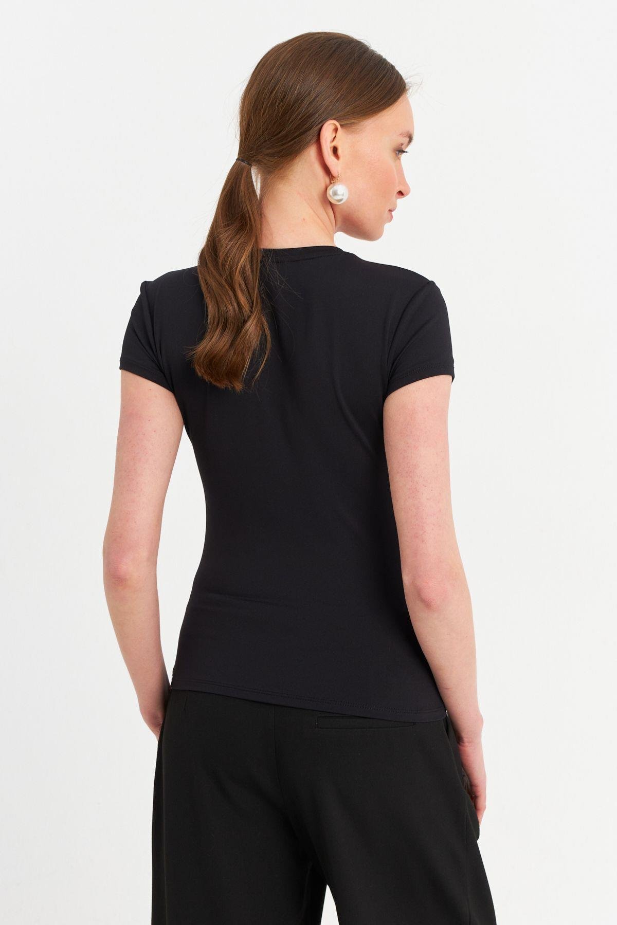 Kadın Siyah Basic T-Shirt FLS07