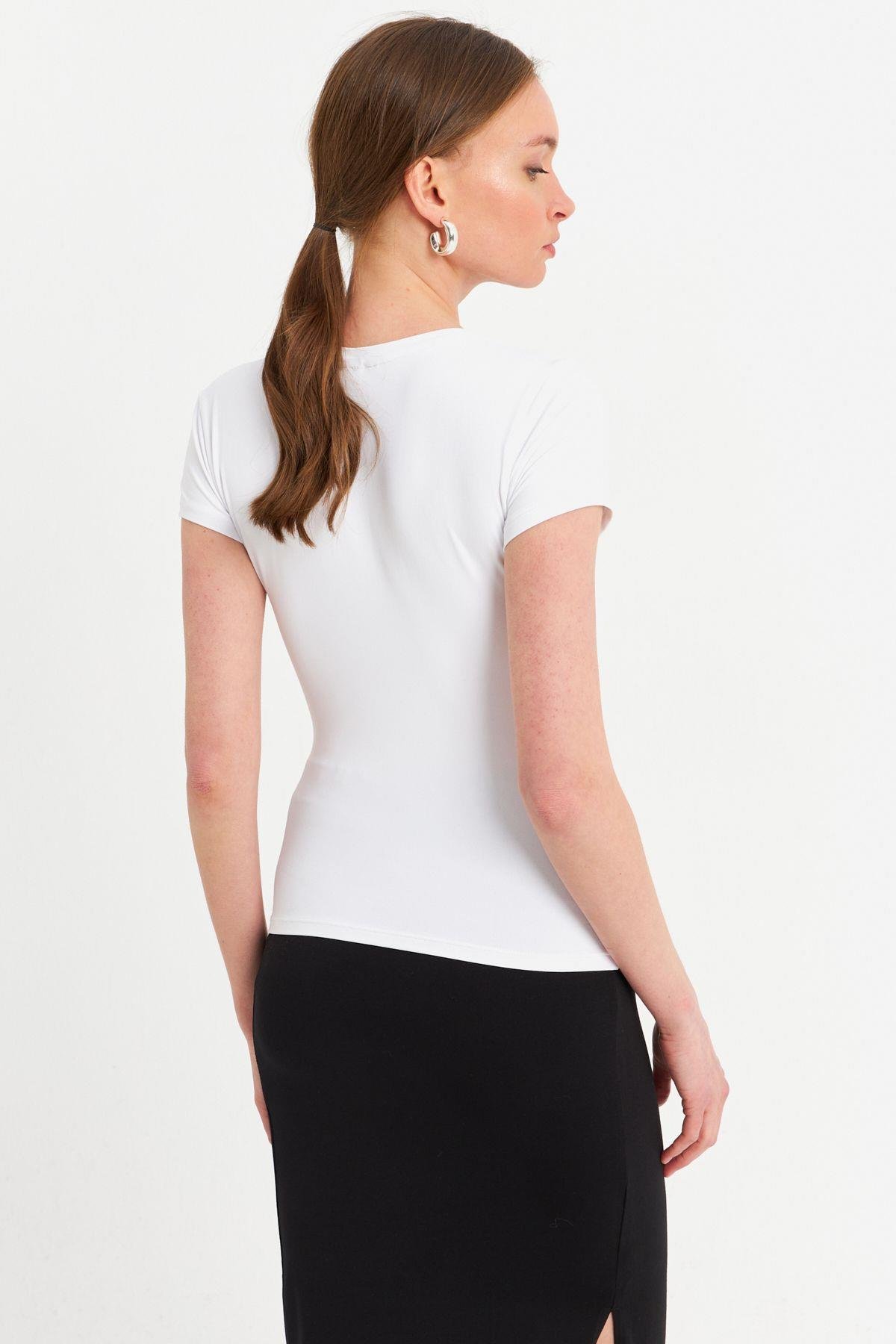 Kadın Siyah Basic T-Shirt FLS07