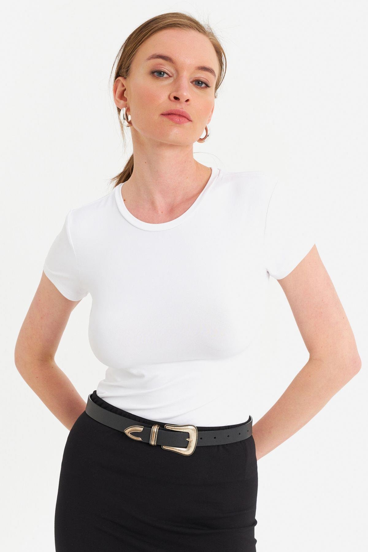 Kadın Siyah Basic T-Shirt FLS07