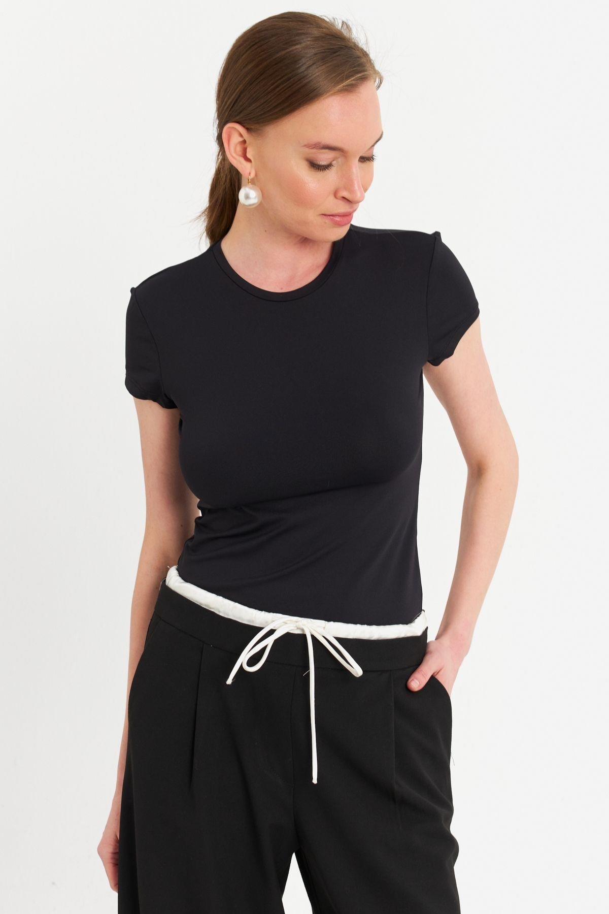Kadın Siyah Basic T-Shirt FLS07