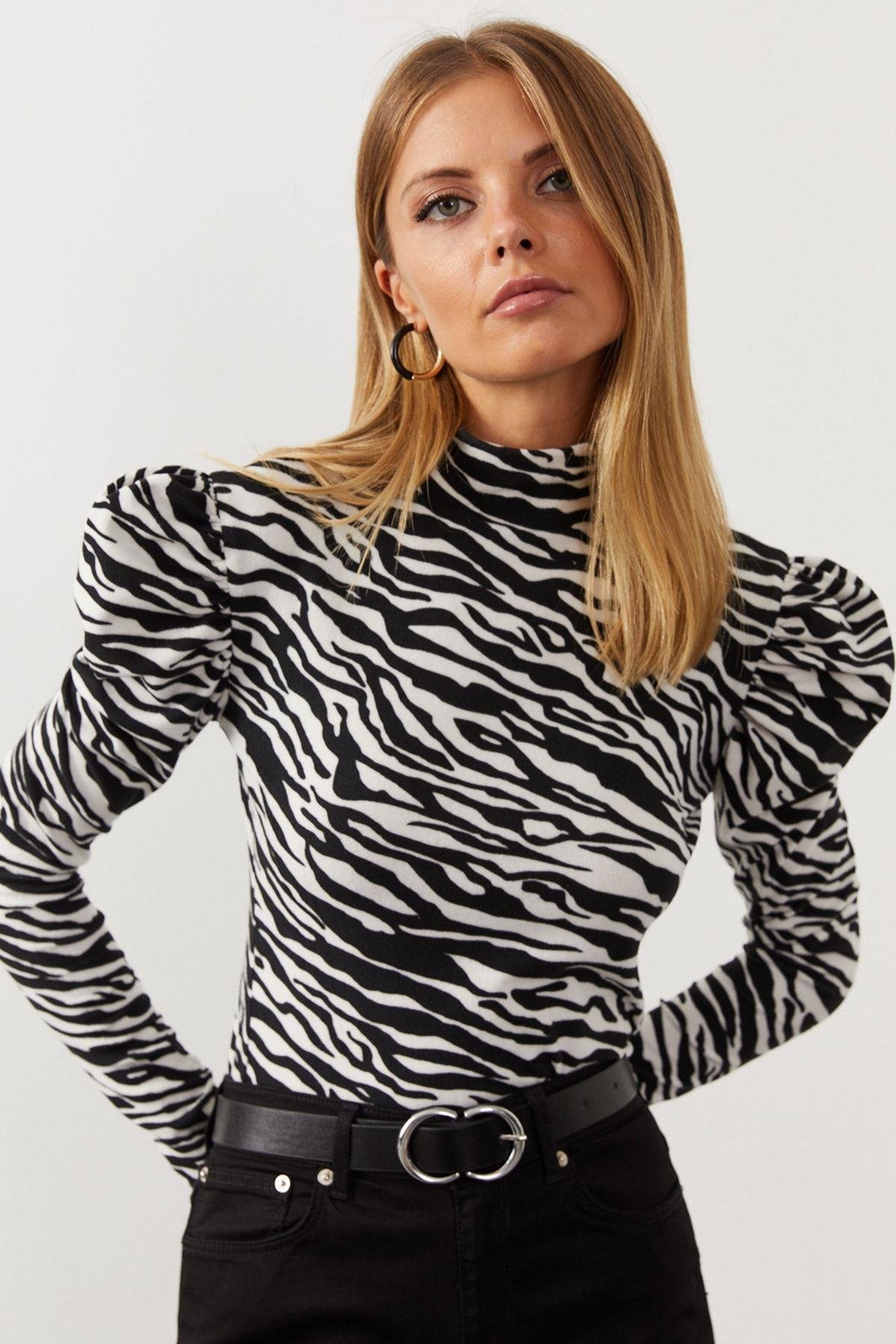 Kadın Siyah-Beyaz Balon Kol Zebra Desen Bluz EY1062
