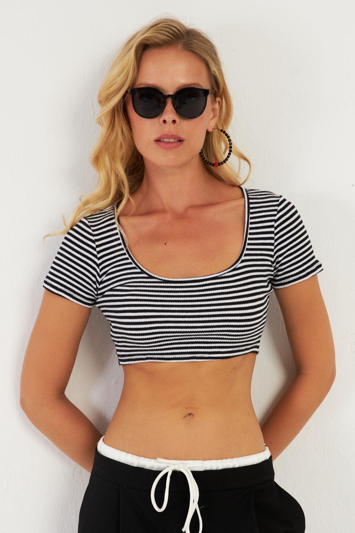 Kadın Siyah-Beyaz Çizgili Crop Bluz XL2022
