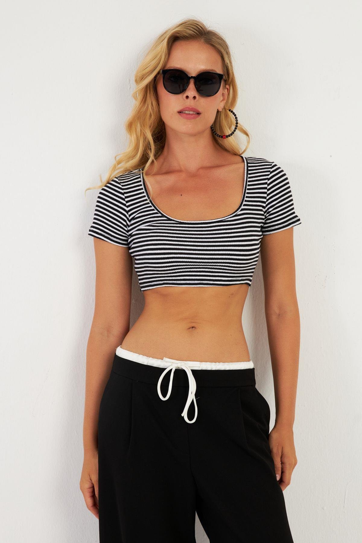 Kadın Siyah-Beyaz Çizgili Crop Bluz XL2022