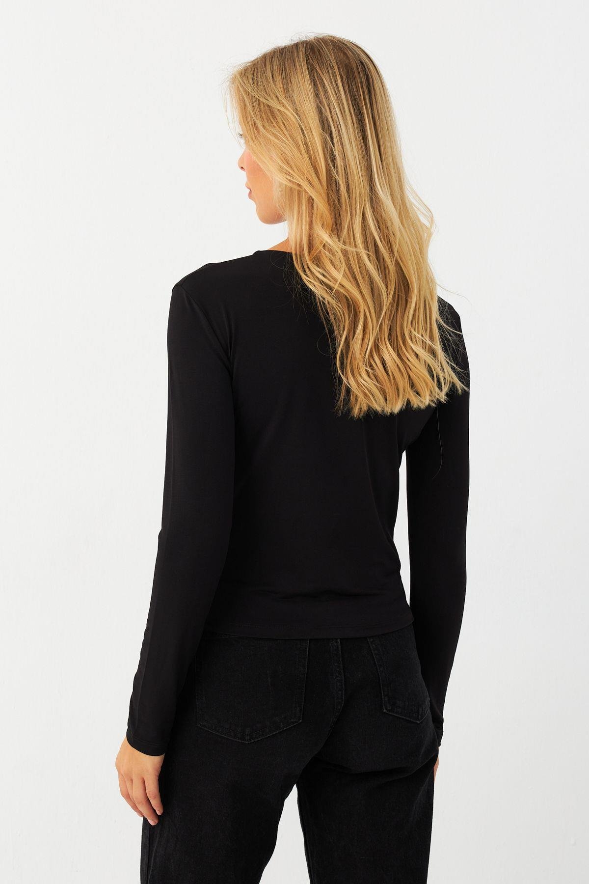 Kadın Siyah Çıtçıt Kapamalı Bluz RLO3032