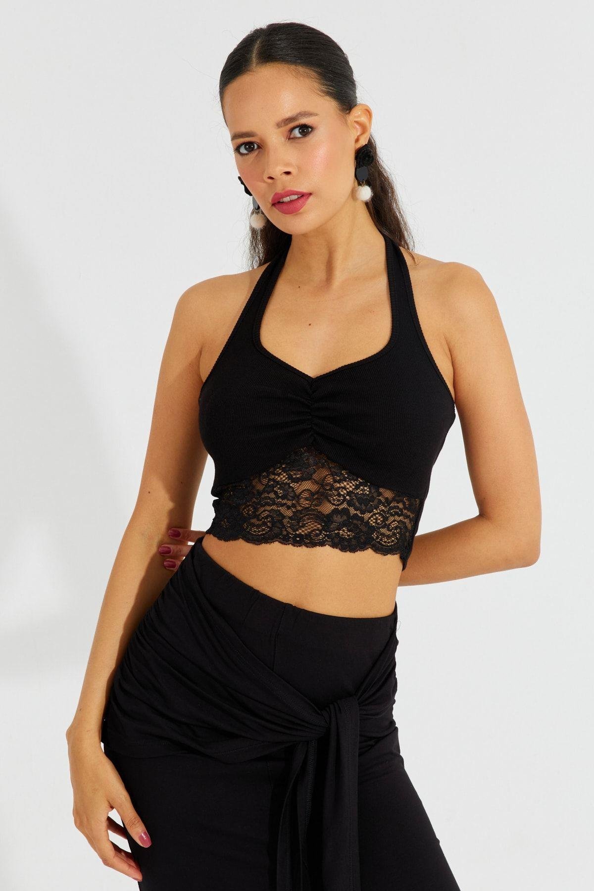 Kadın Siyah Dantel Detaylı Crop Bluz B2549
