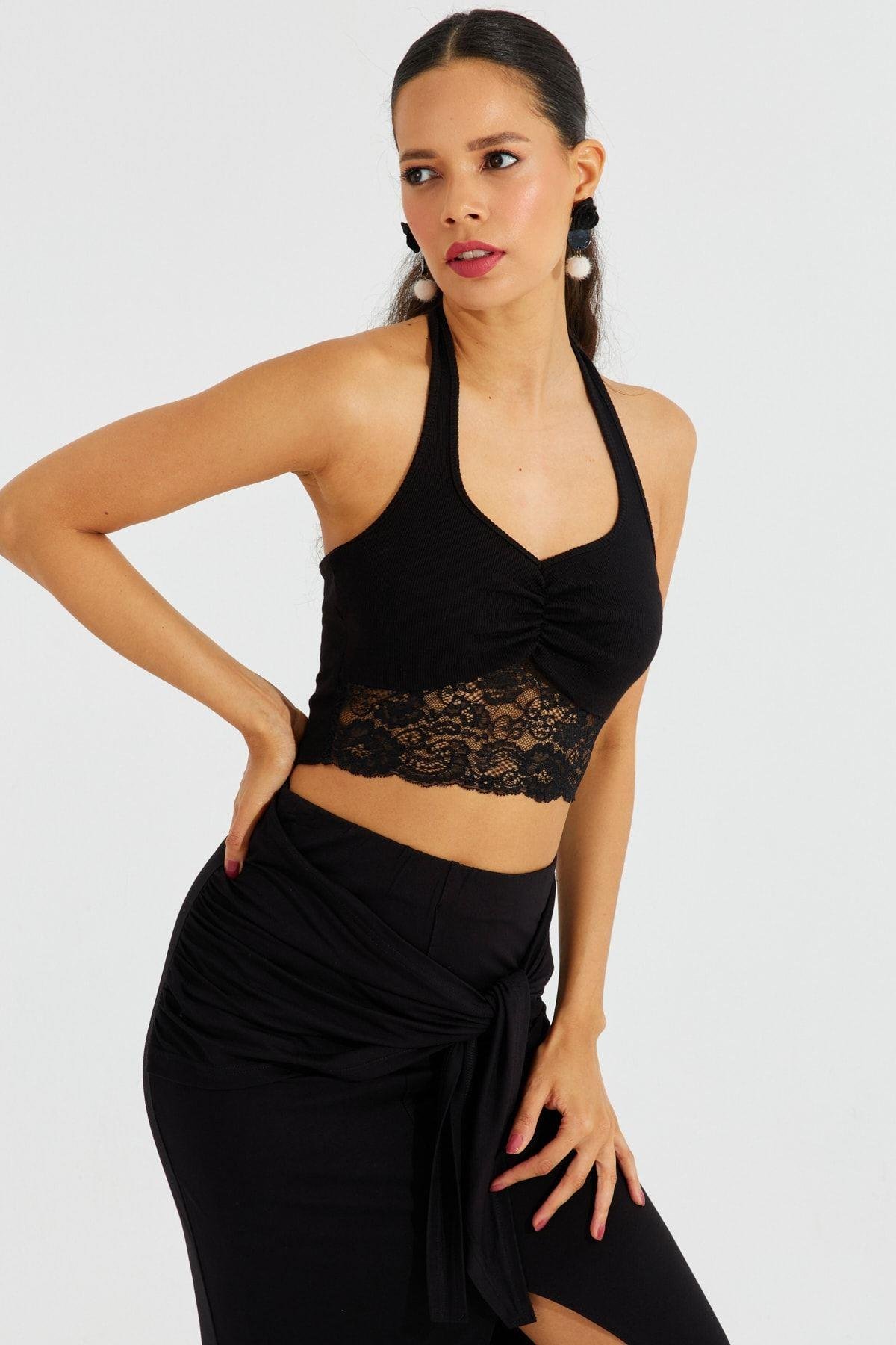 Kadın Siyah Dantel Detaylı Crop Bluz B2549