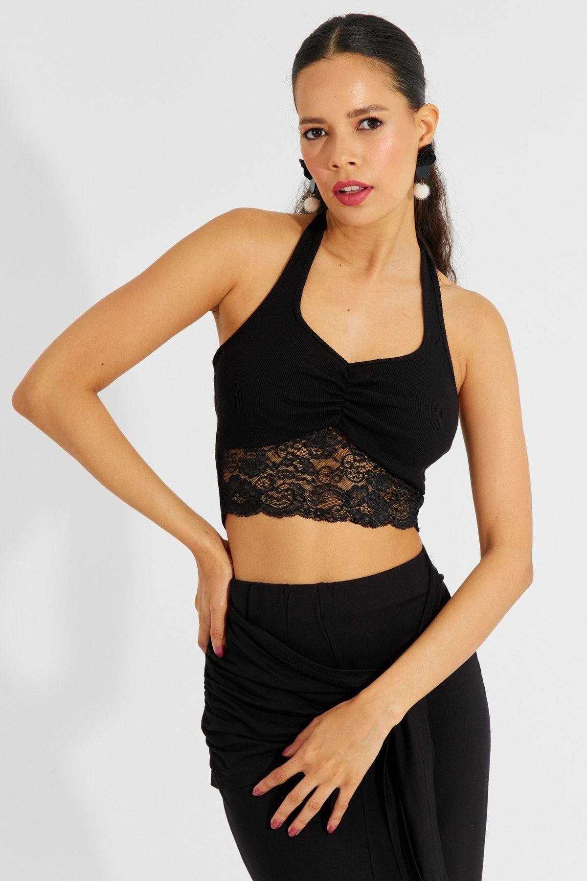 Kadın Siyah Dantel Detaylı Crop Bluz B2549