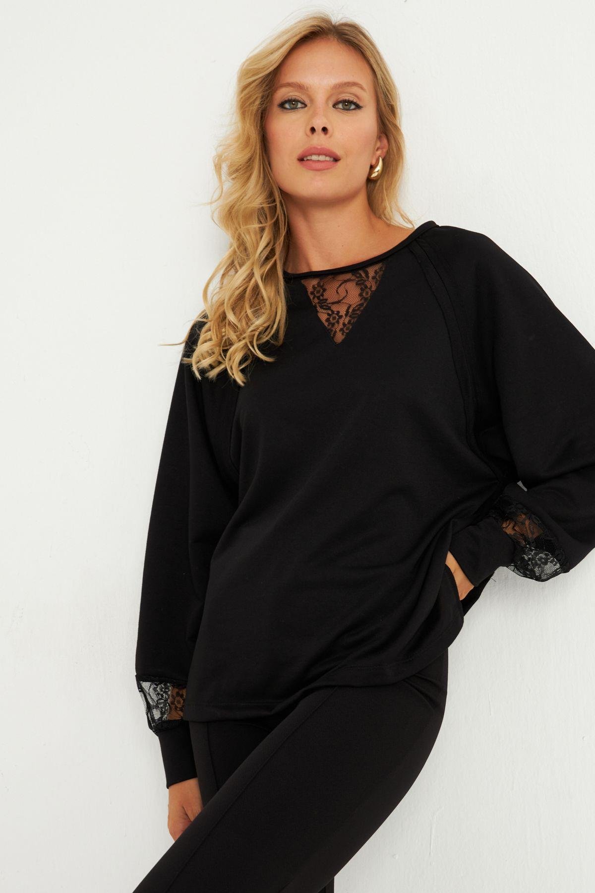 Kadın Siyah Dantel Detaylı Sweatshirt EY2906