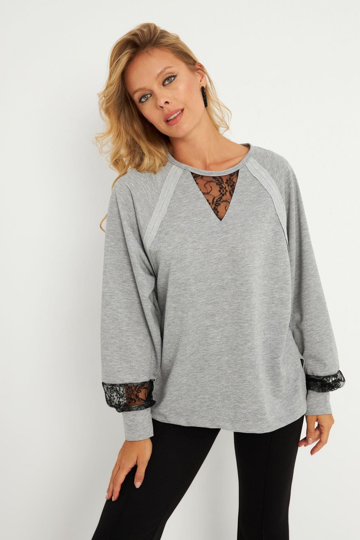Kadın Siyah Dantel Detaylı Sweatshirt EY2906