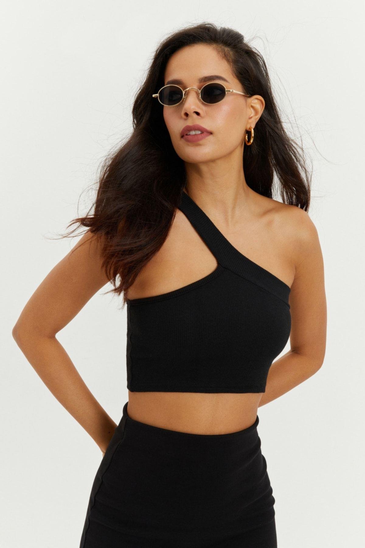 Kadın Siyah Dekolteli Crop Bluz B216