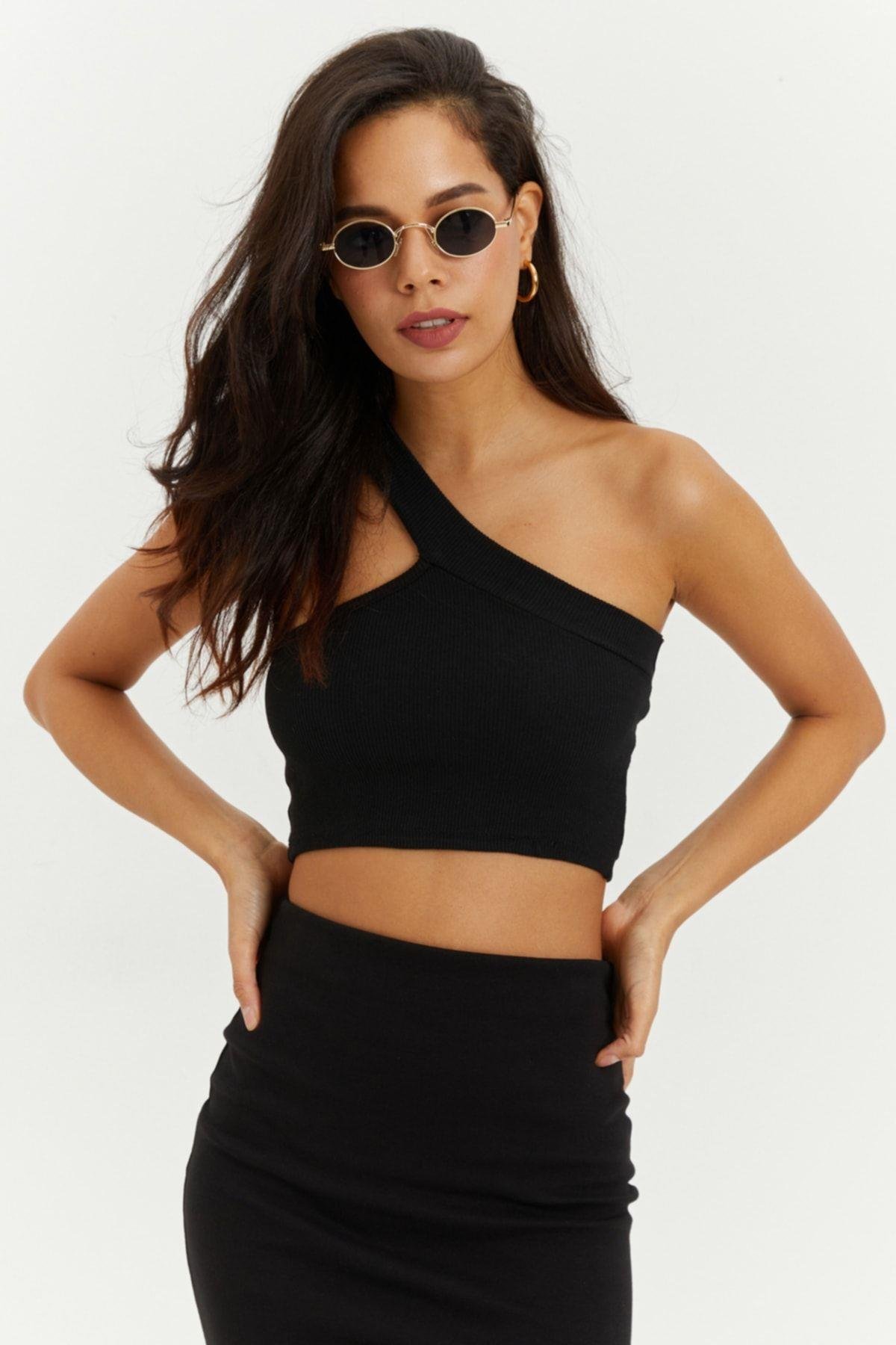 Kadın Siyah Dekolteli Crop Bluz B216
