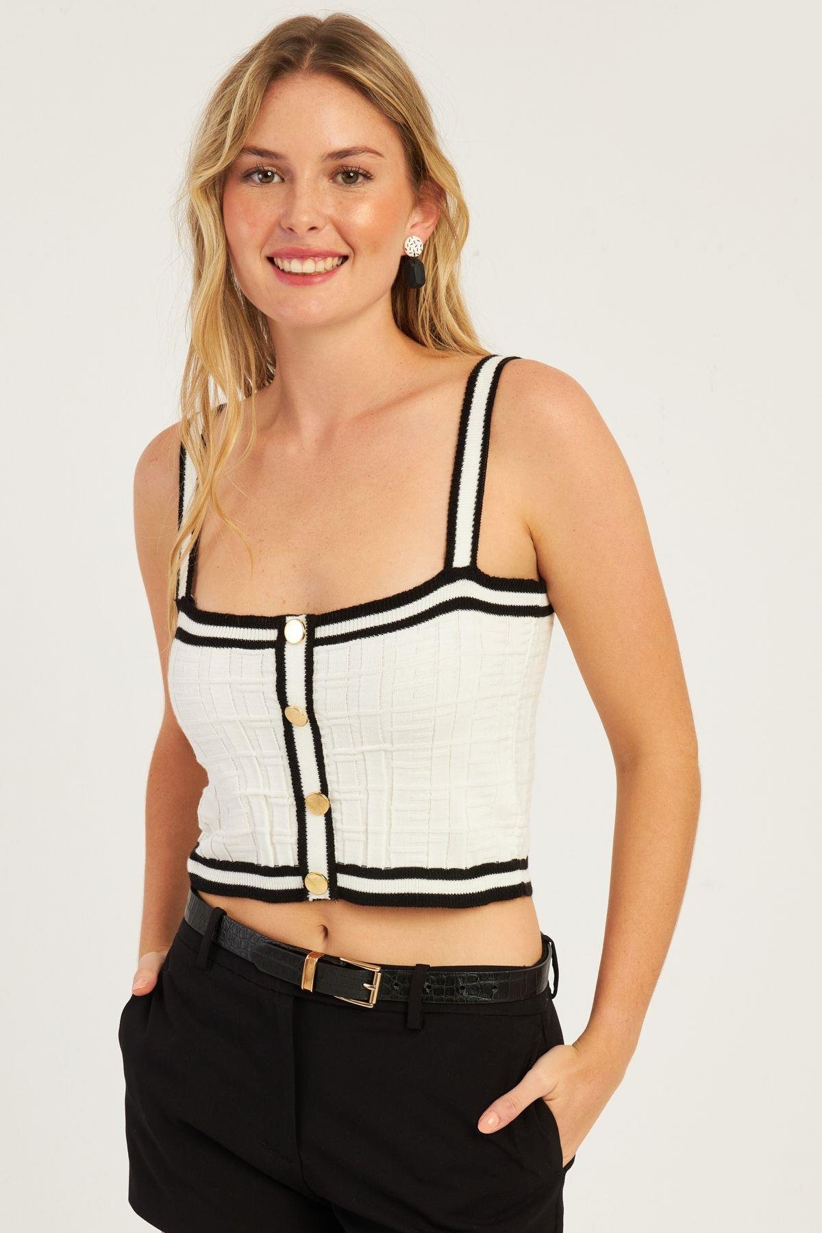 Kadın Siyah Düğme Detaylı Triko Crop Bluz MSS134