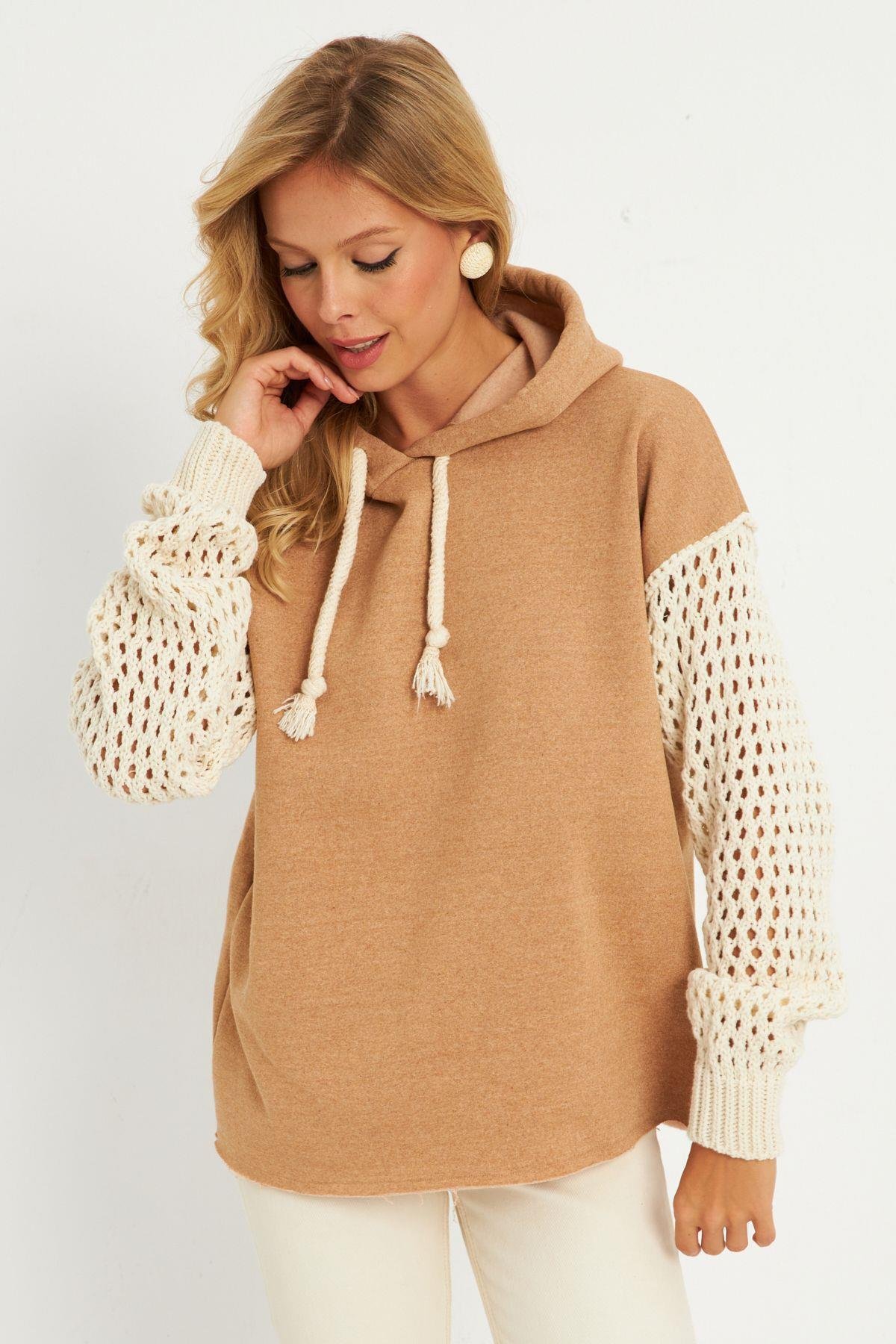 Kadın Siyah-Ekru Kolları Ajurlu Kapüşonlu Sweatshirt YLE12