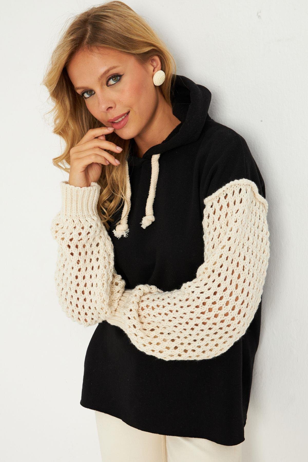 Kadın Siyah-Ekru Kolları Ajurlu Kapüşonlu Sweatshirt YLE12
