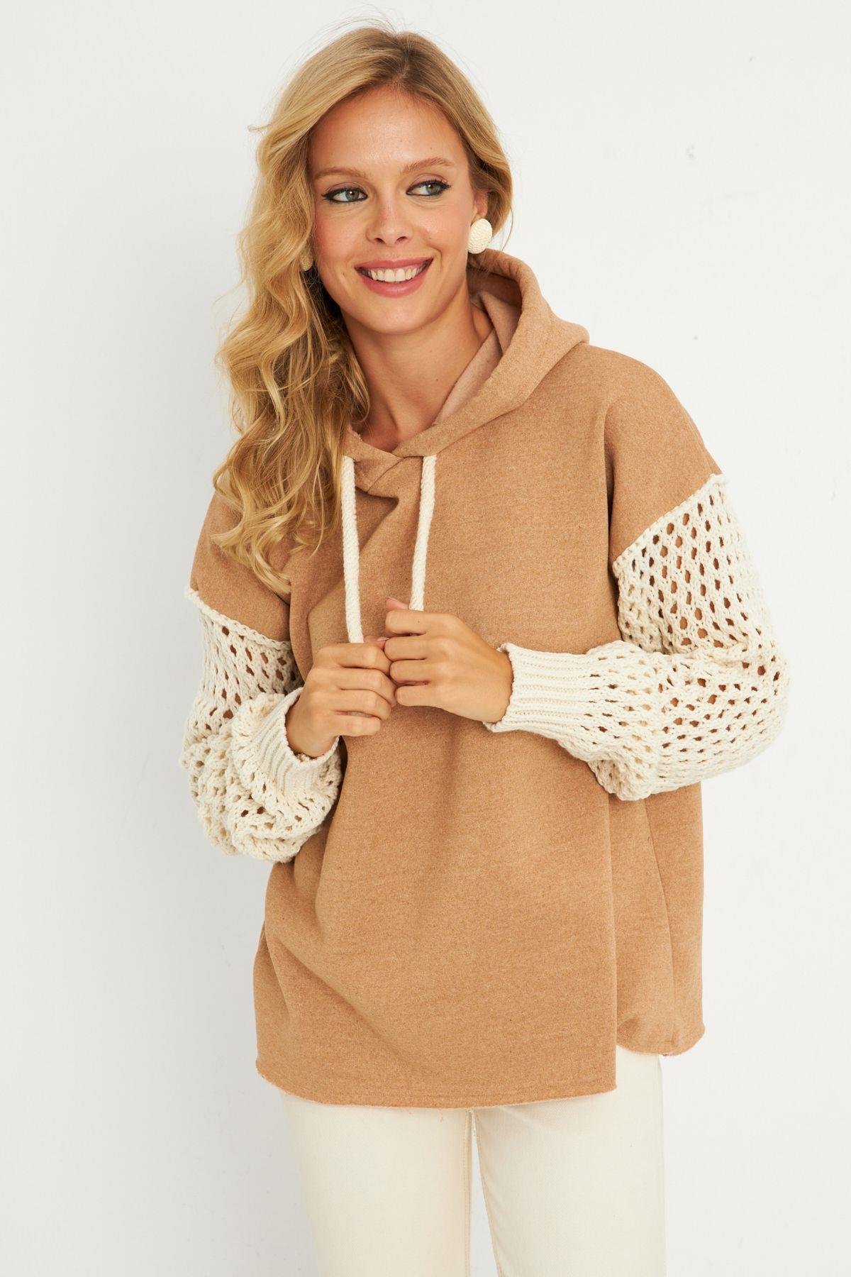 Kadın Siyah-Ekru Kolları Ajurlu Kapüşonlu Sweatshirt YLE12