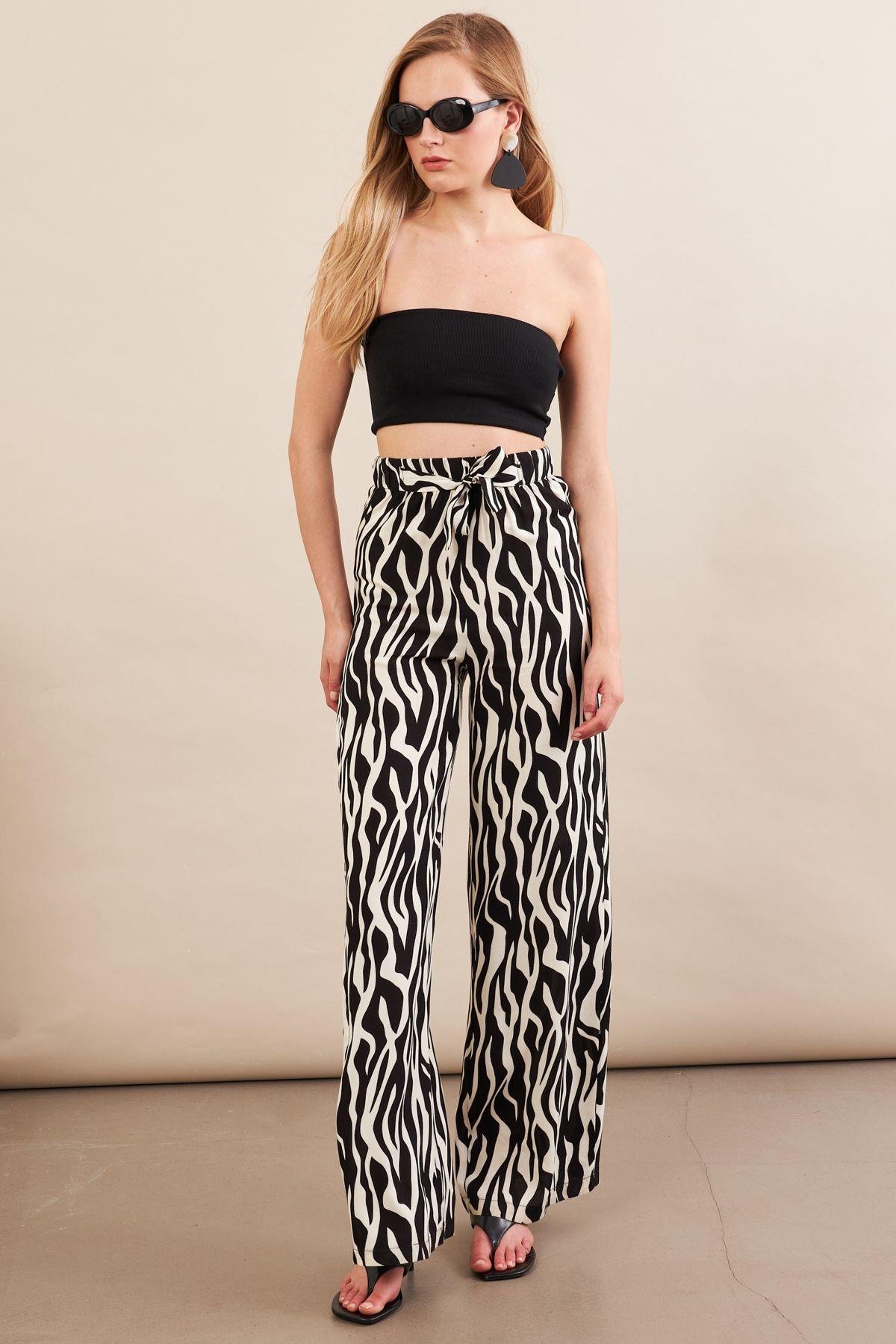 Kadın Siyah-Ekru Zebra Desenli Yüksel Bel Pantolon PİK50