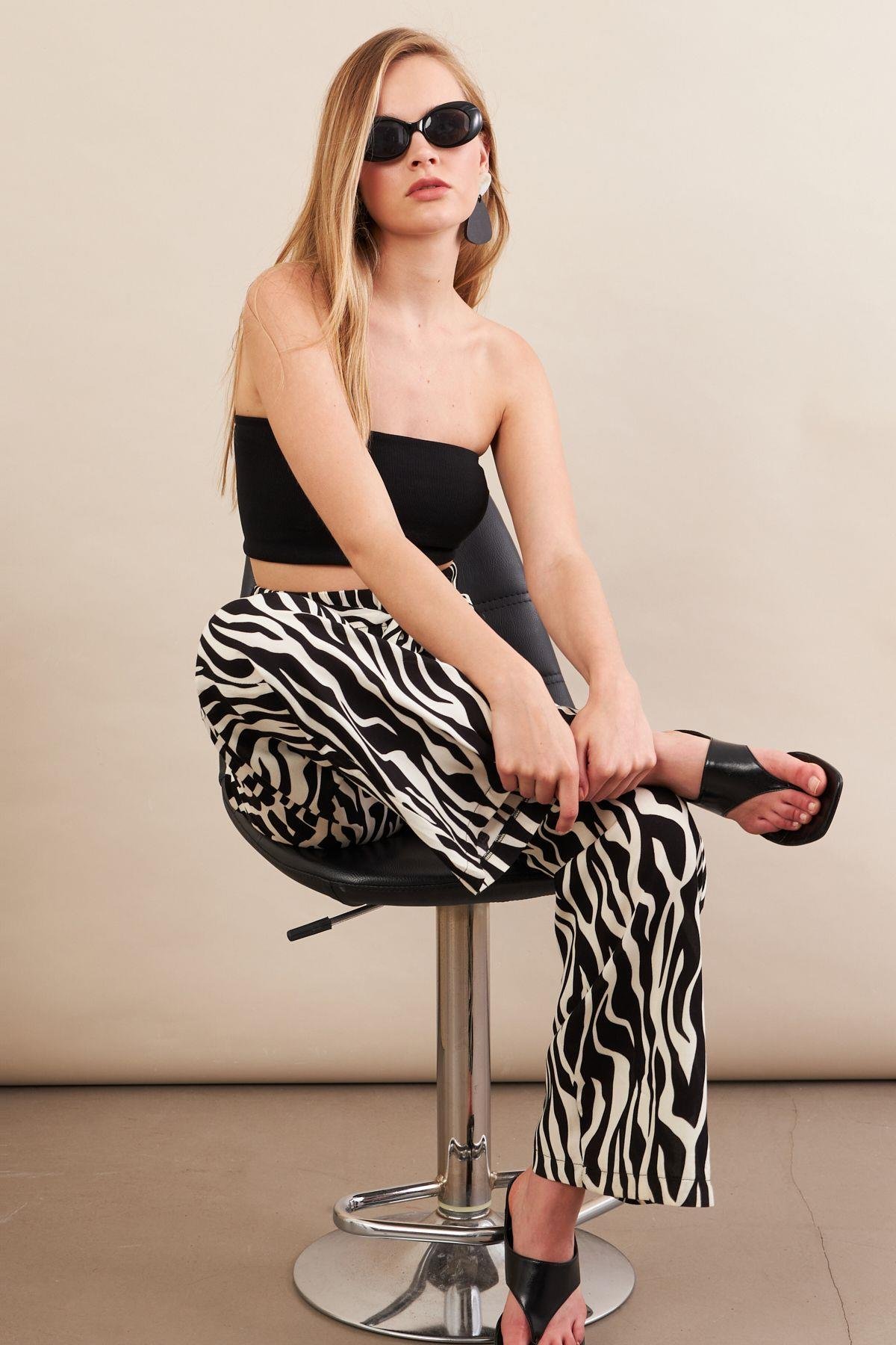Kadın Siyah-Ekru Zebra Desenli Yüksel Bel Pantolon PİK50