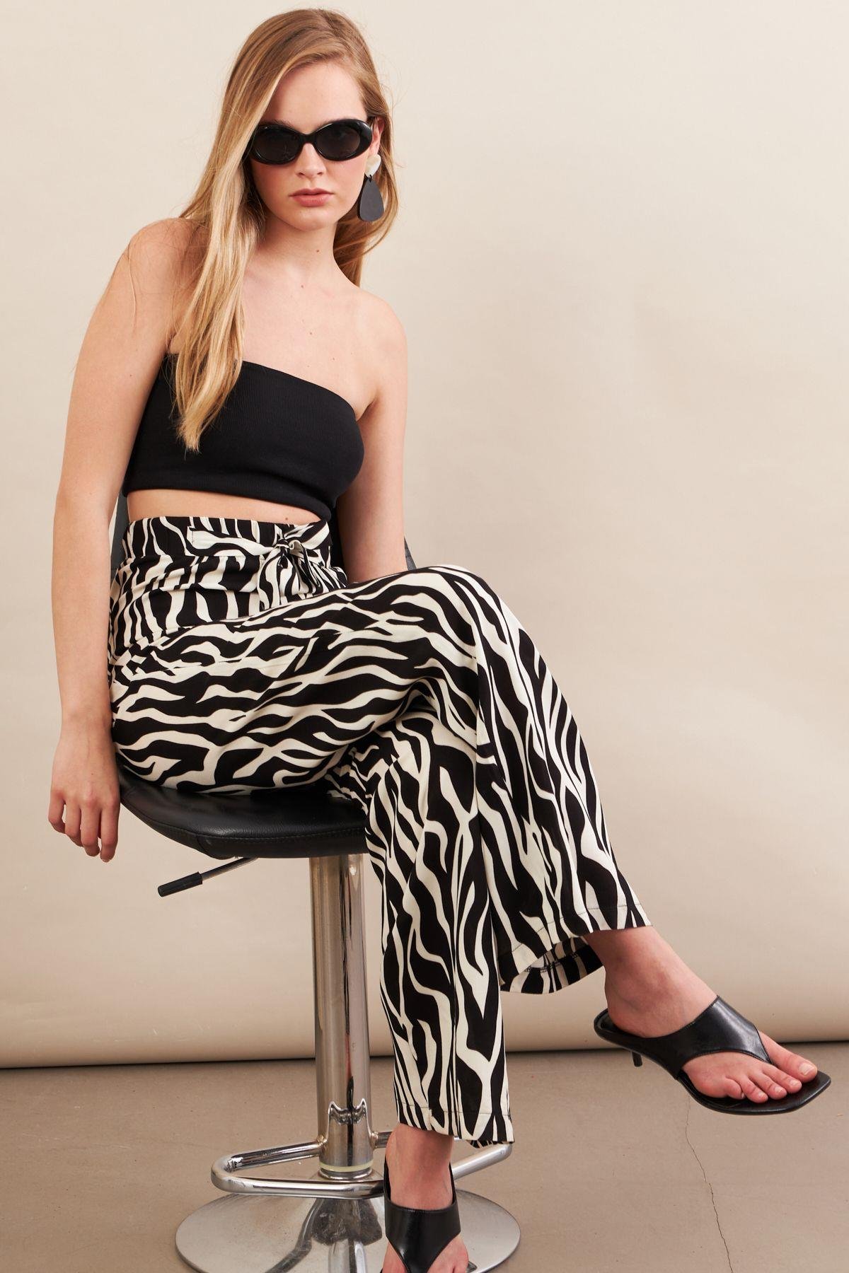 Kadın Siyah-Ekru Zebra Desenli Yüksel Bel Pantolon PİK50