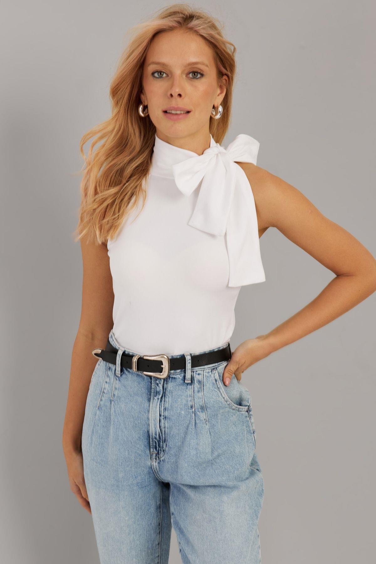 Kadın Siyah Fiyonklu Crop Bluz EY2726