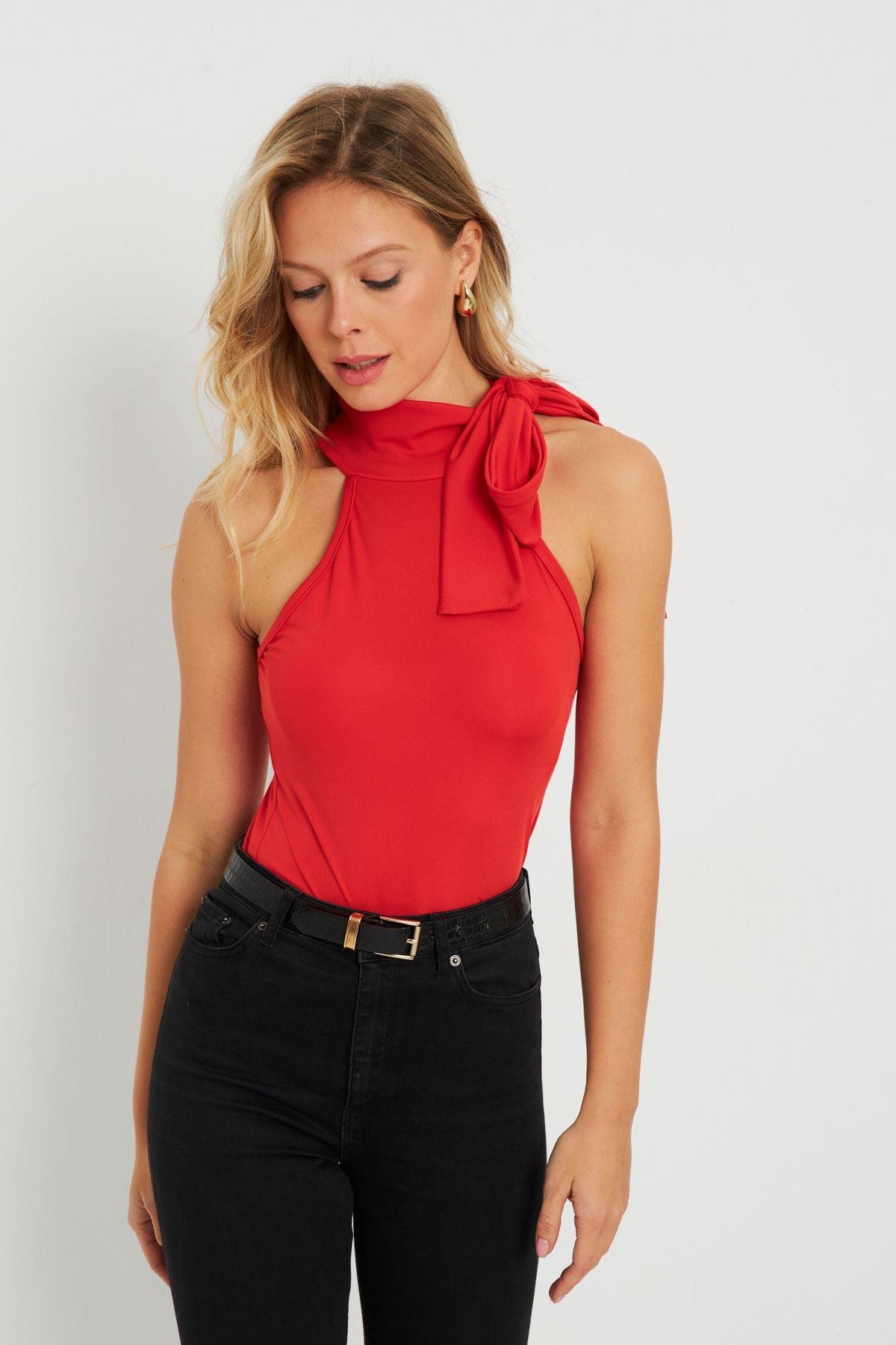 Kadın Siyah Fiyonklu Crop Bluz EY2726