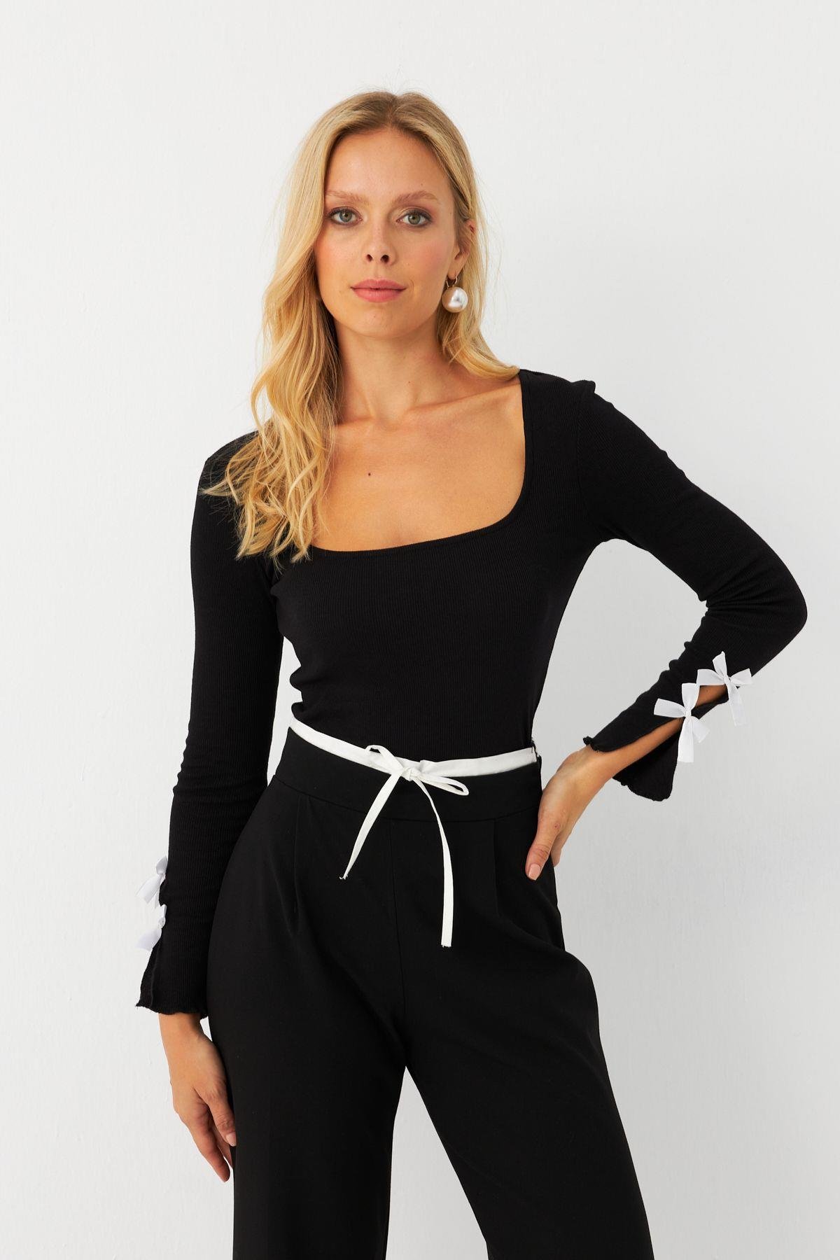Kadın Siyah Fiyonklu Kare Yaka Crop Bluz RLO3034