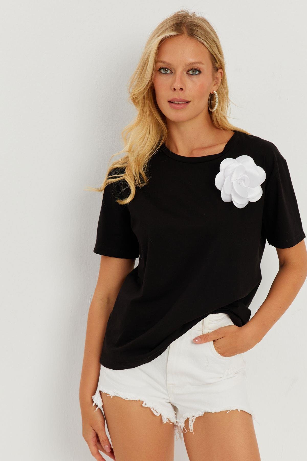Kadın Siyah Gül Aksesuarlı T-Shirt SF12721