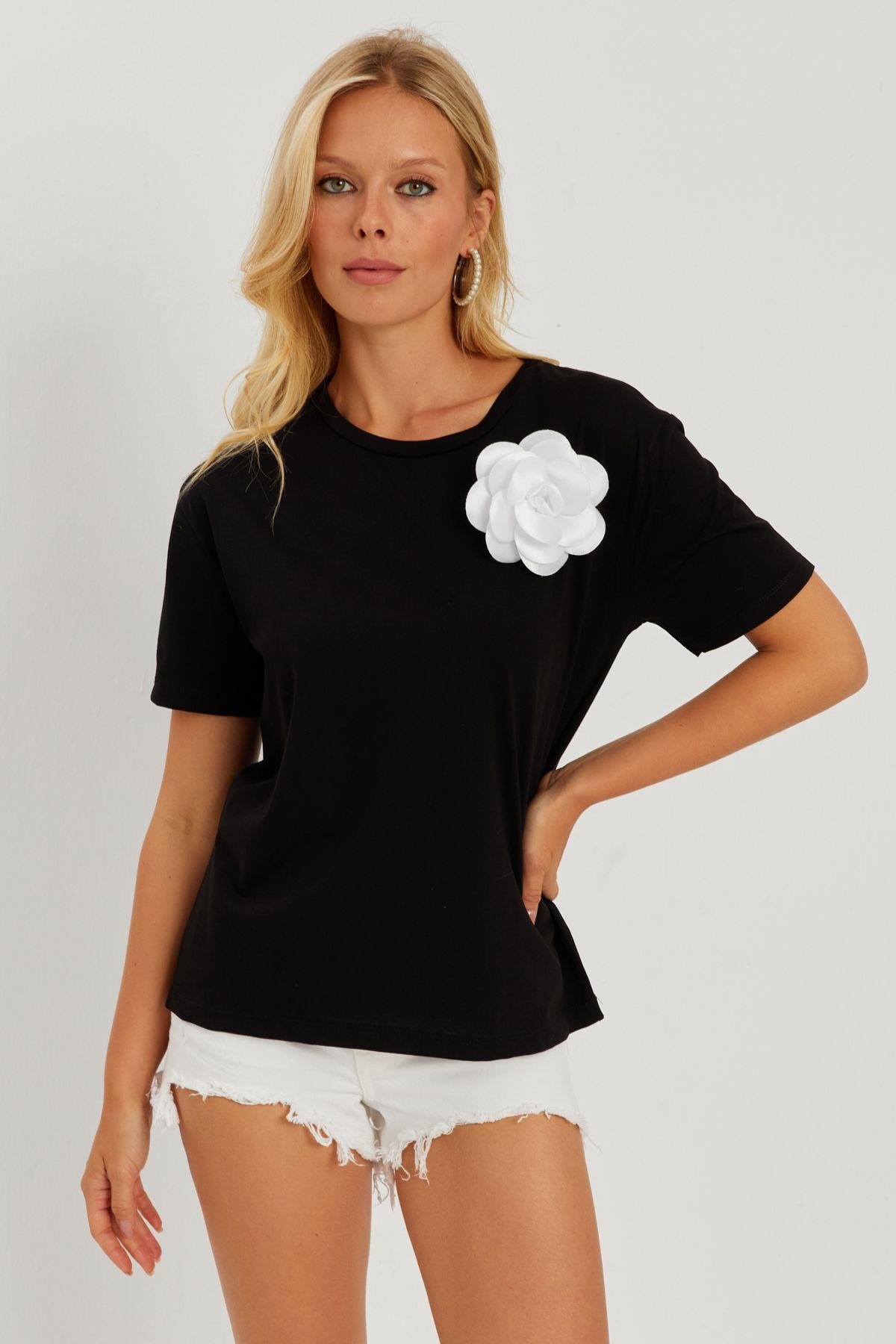 Kadın Siyah Gül Aksesuarlı T-Shirt SF12721