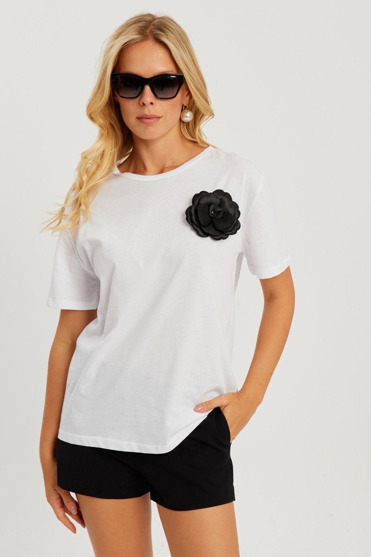 Kadın Siyah Gül Aksesuarlı T-Shirt SF12721