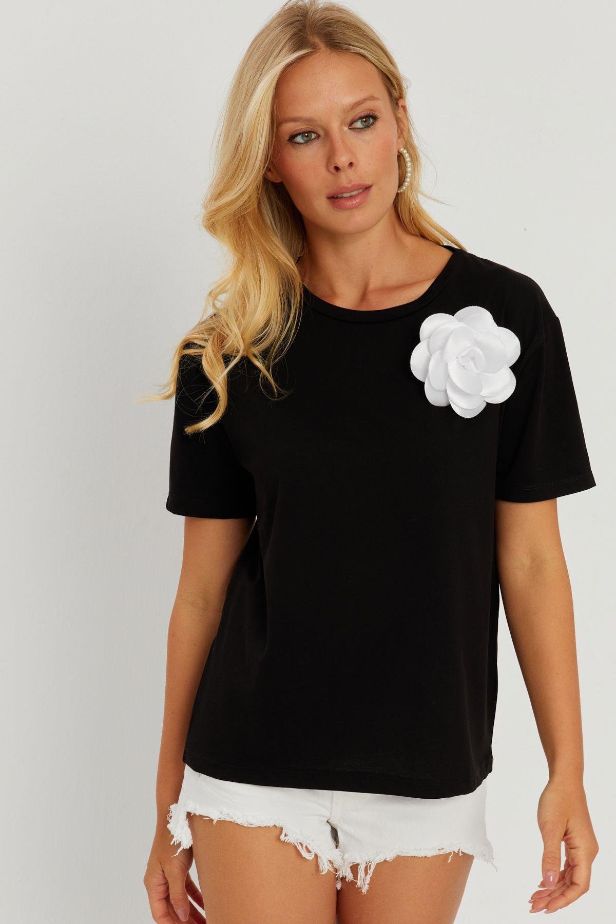 Kadın Siyah Gül Aksesuarlı T-Shirt SF12721