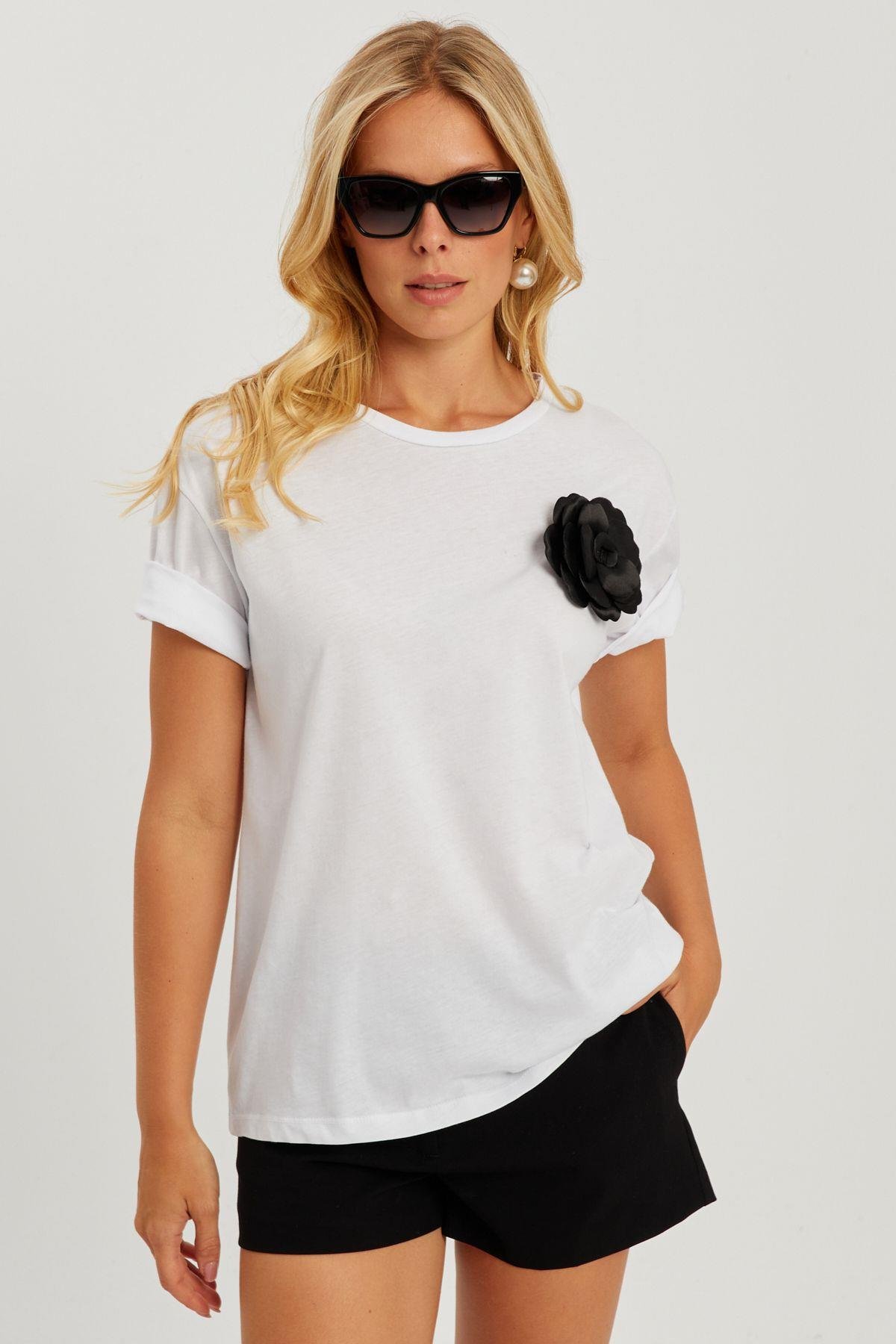 Kadın Siyah Gül Aksesuarlı T-Shirt SF12721