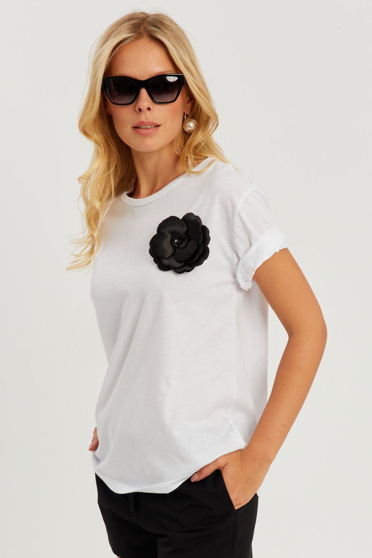 Kadın Siyah Gül Aksesuarlı T-Shirt SF12721